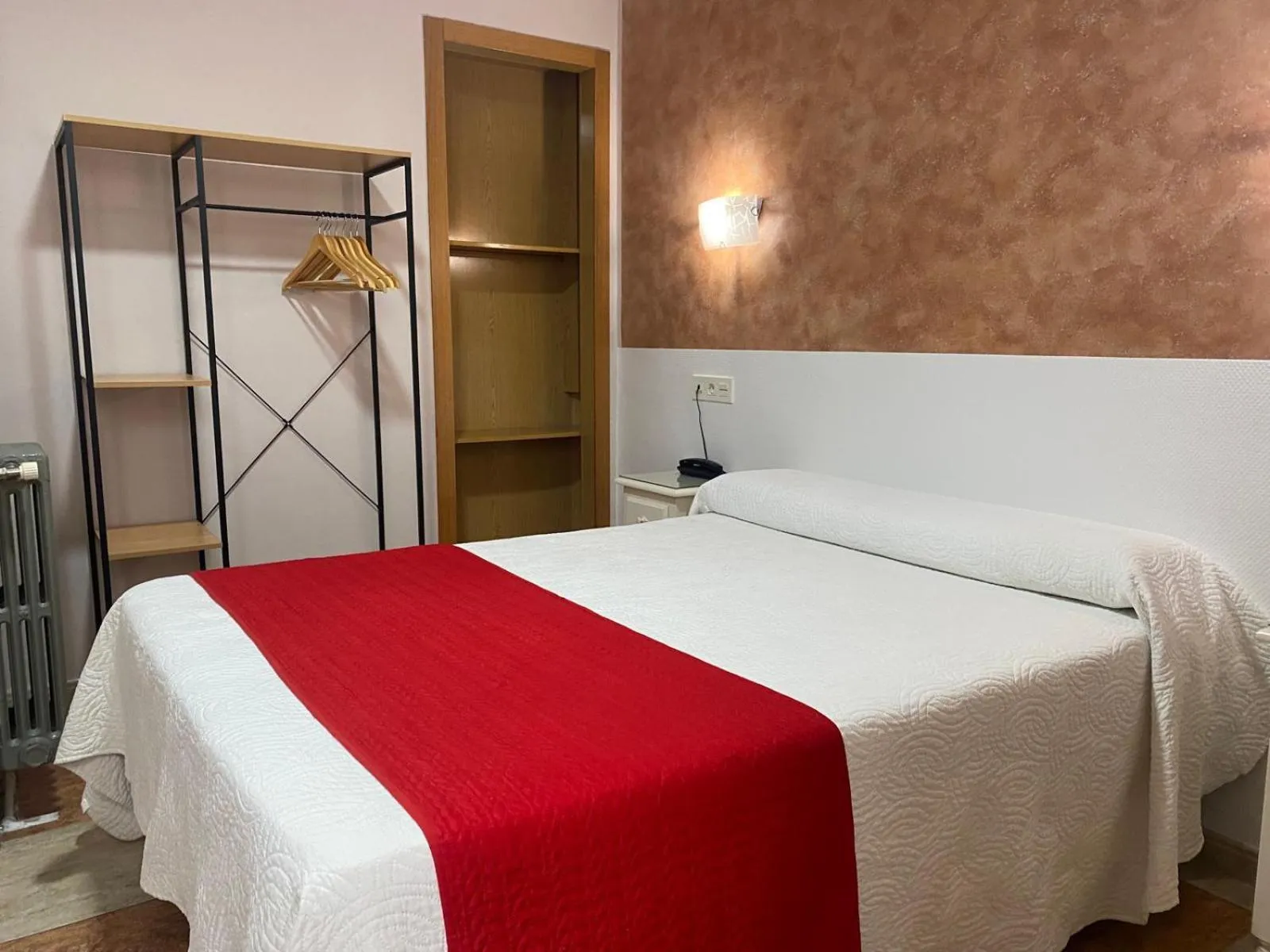 Bed in Hostal Sonia Granada