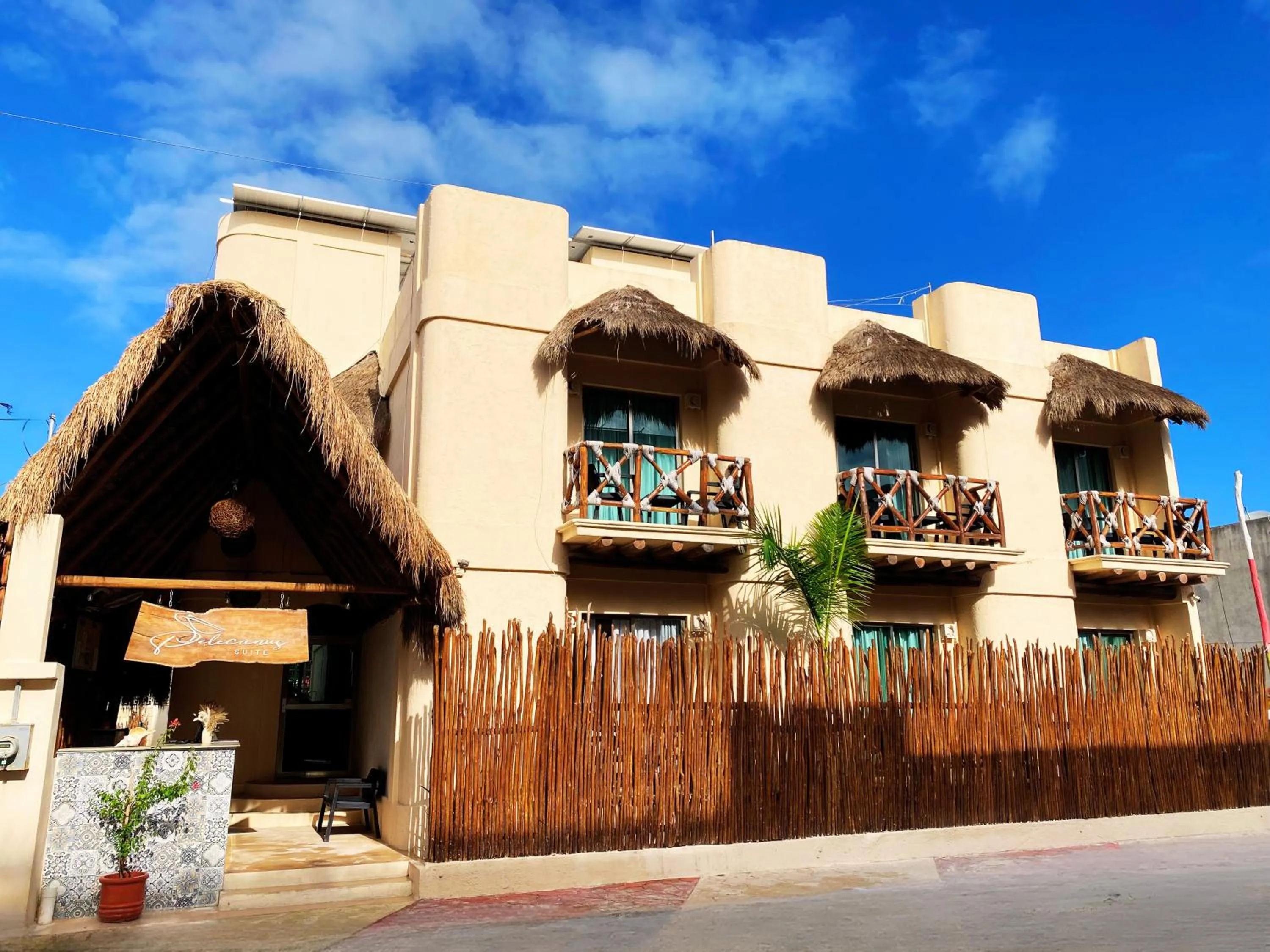 Facade/entrance in Hotel Pelecanus Suites Holbox