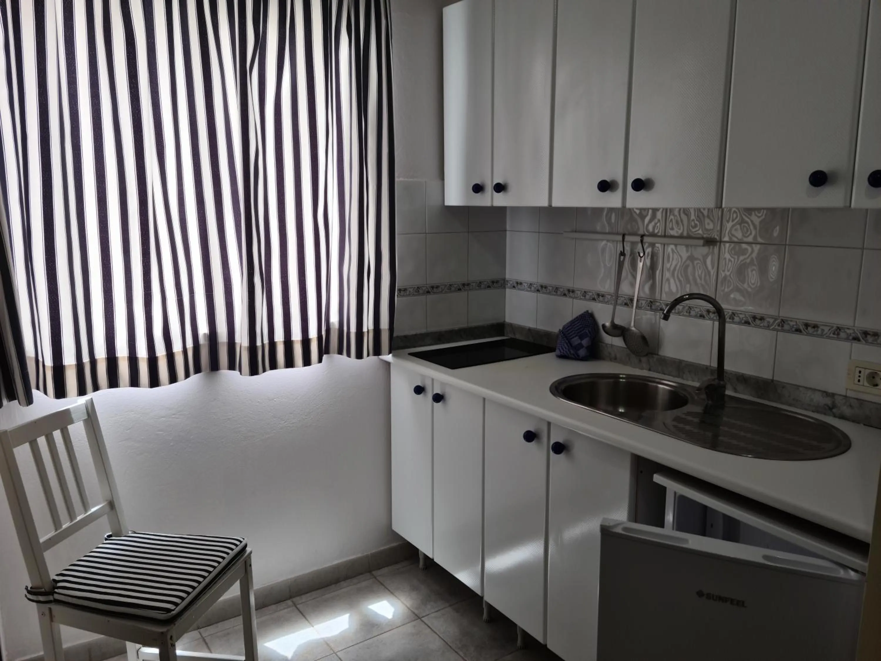 Kitchen or kitchenette in Apartamentos Catalina Park