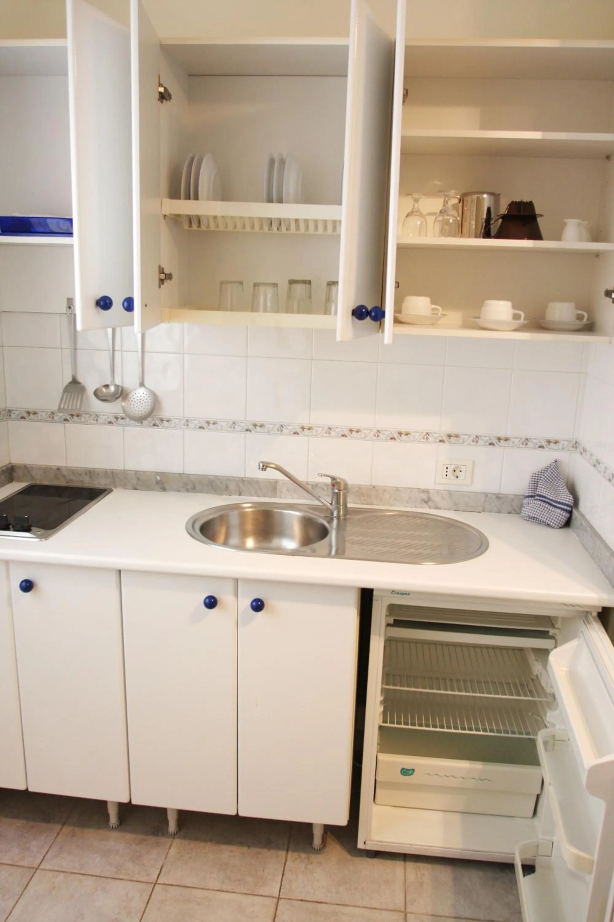 Kitchen or kitchenette in Apartamentos Catalina Park