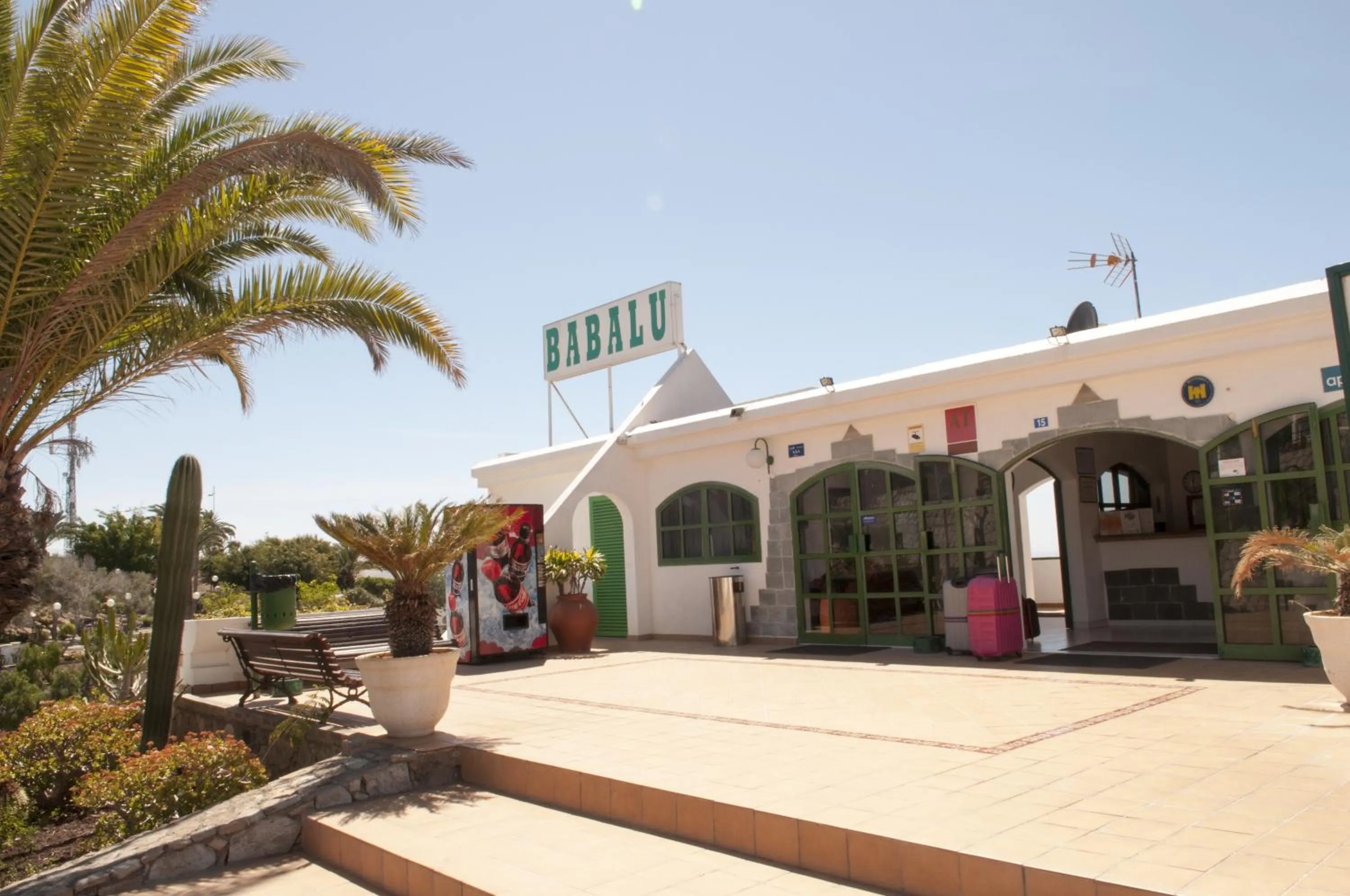 Facade/entrance in Apartamentos Babalu