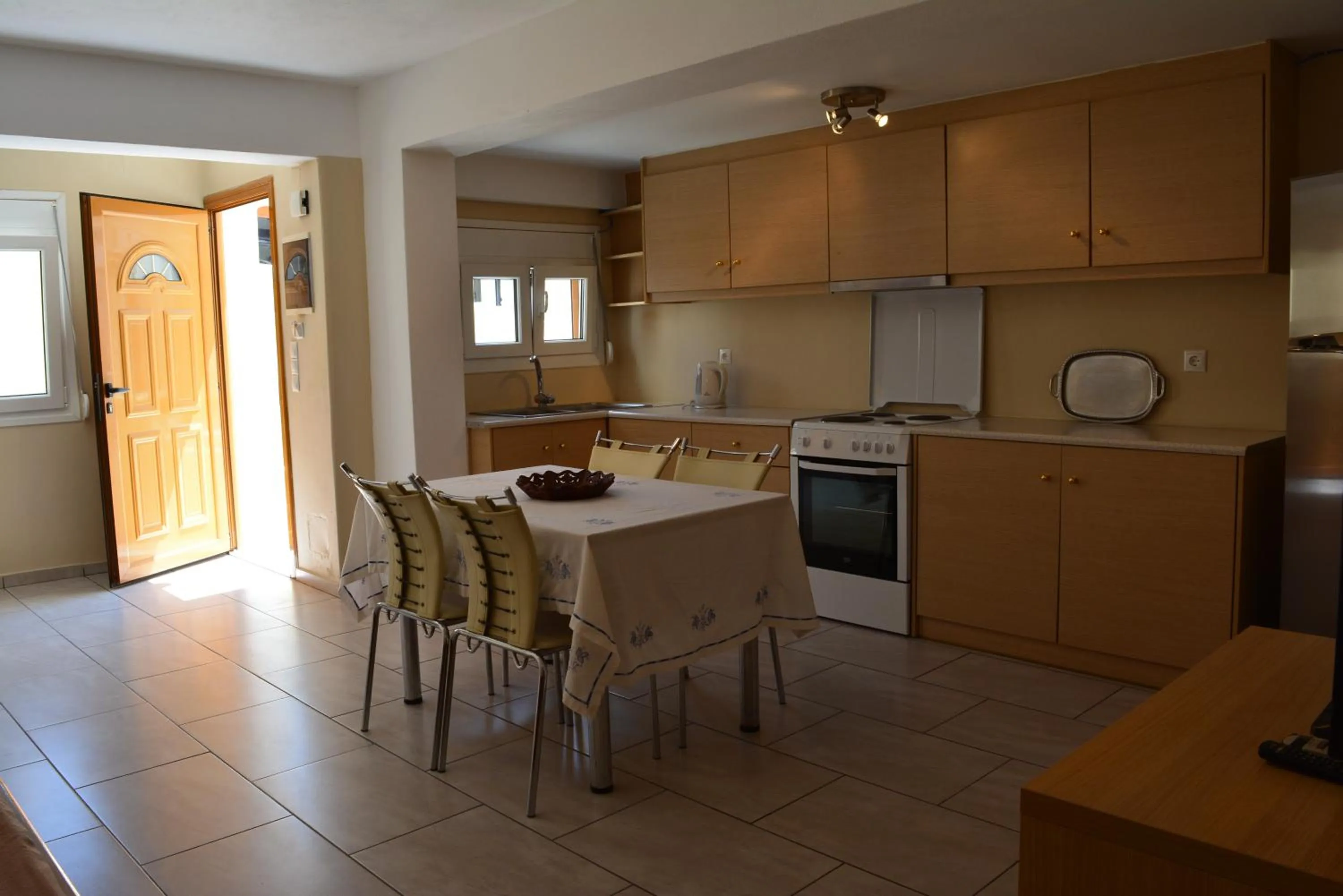 Dining area in Anemomilos Suites
