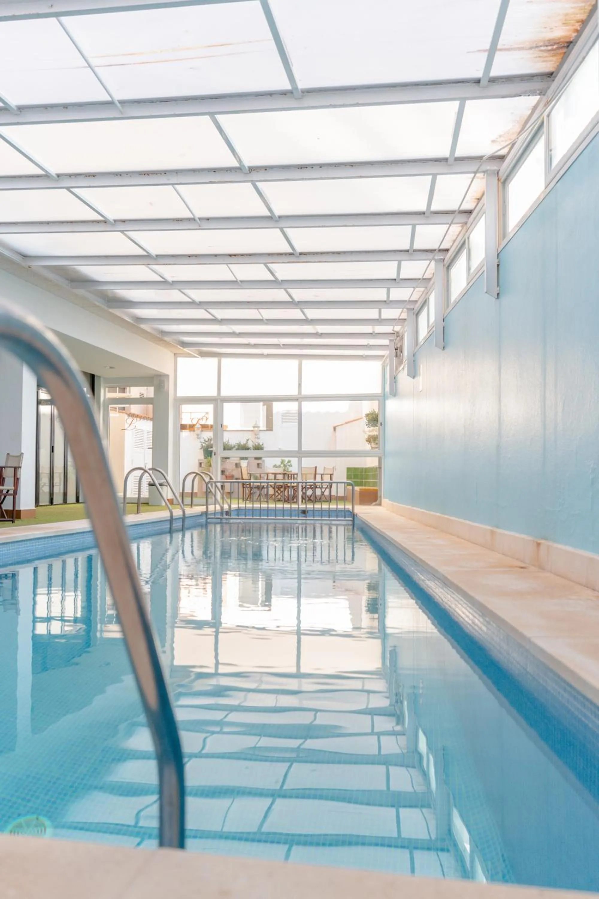 Swimming pool in Apartamentos Loar