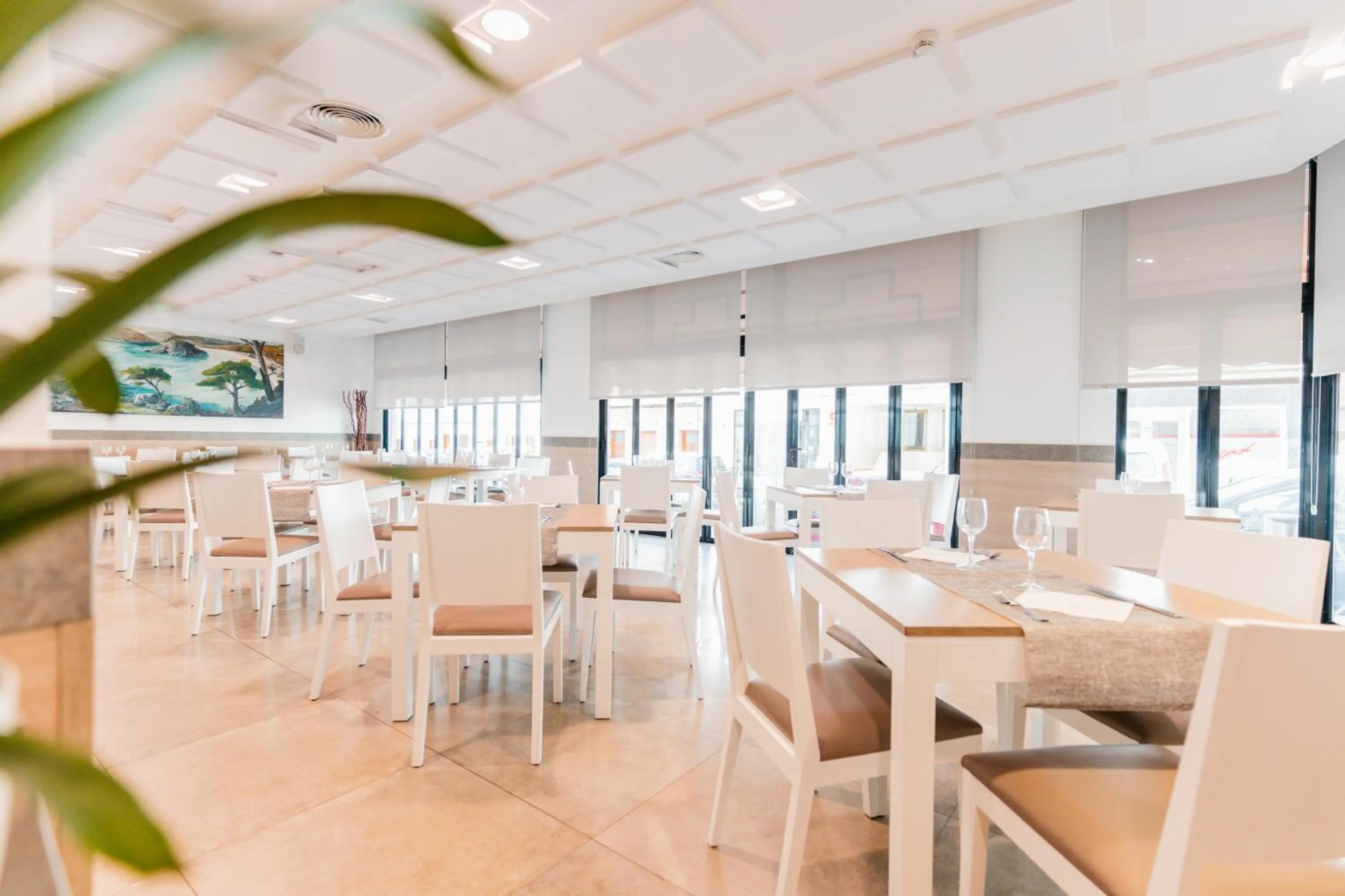 Restaurant/places to eat in Apartamentos Loar