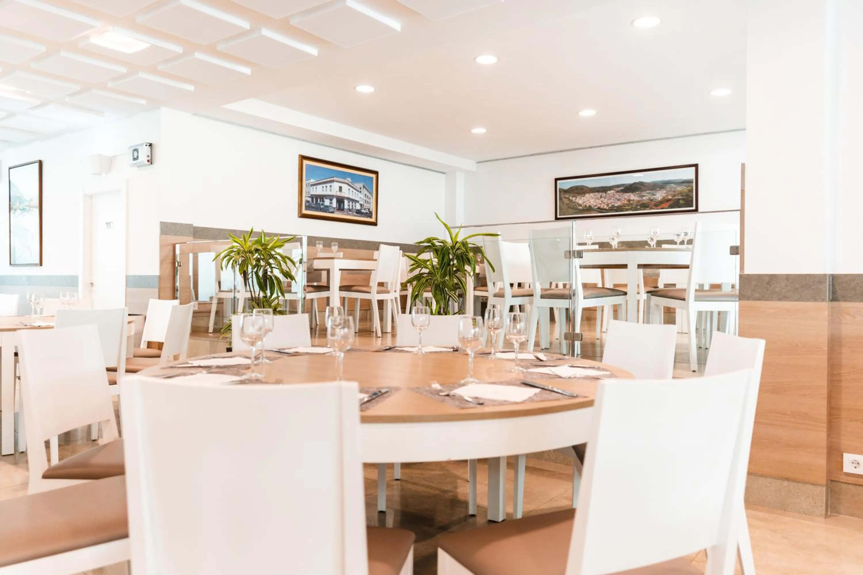 Restaurant/places to eat in Apartamentos Loar