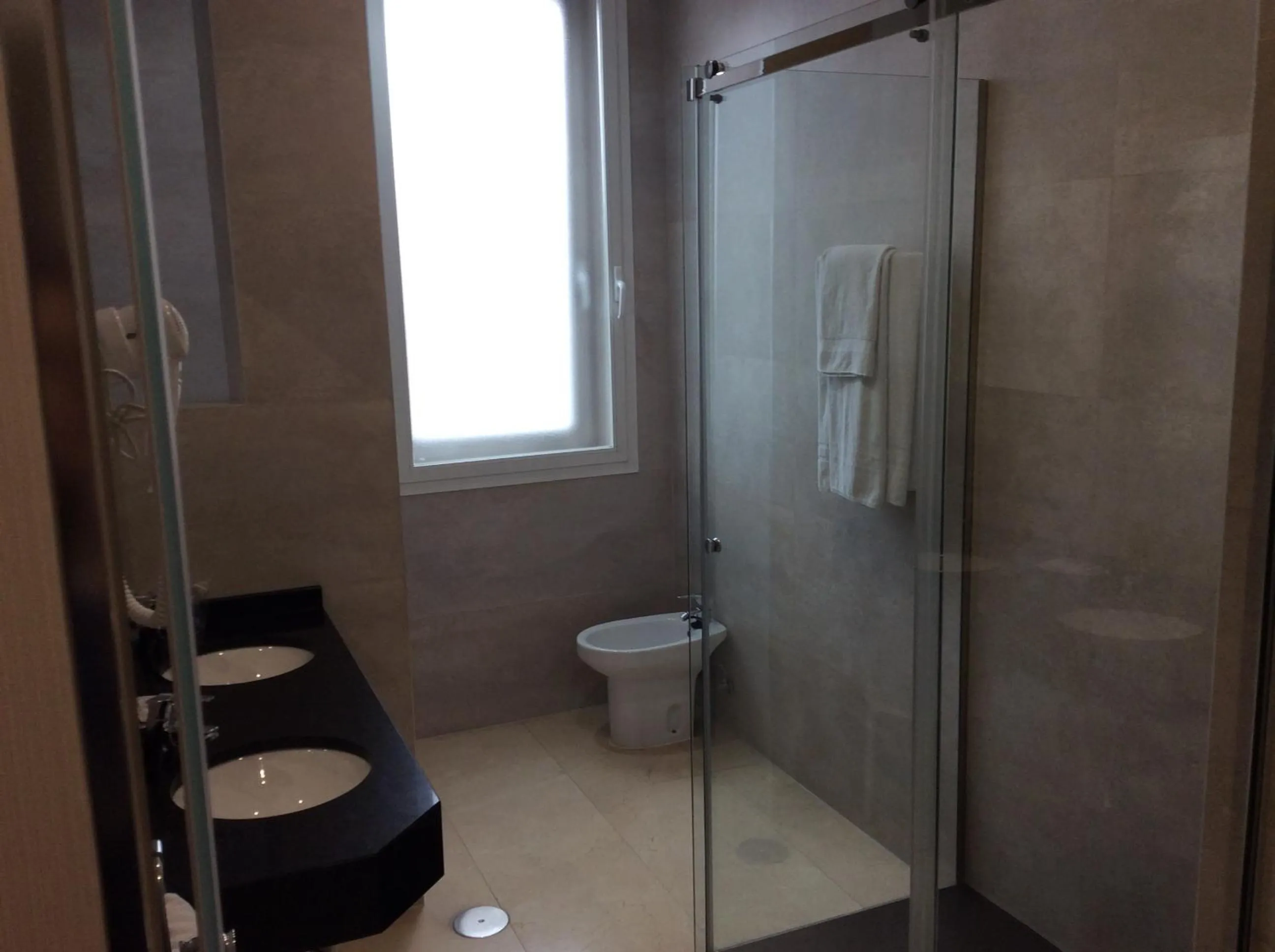 Shower in Hotel Ciudad de Fuenlabrada
