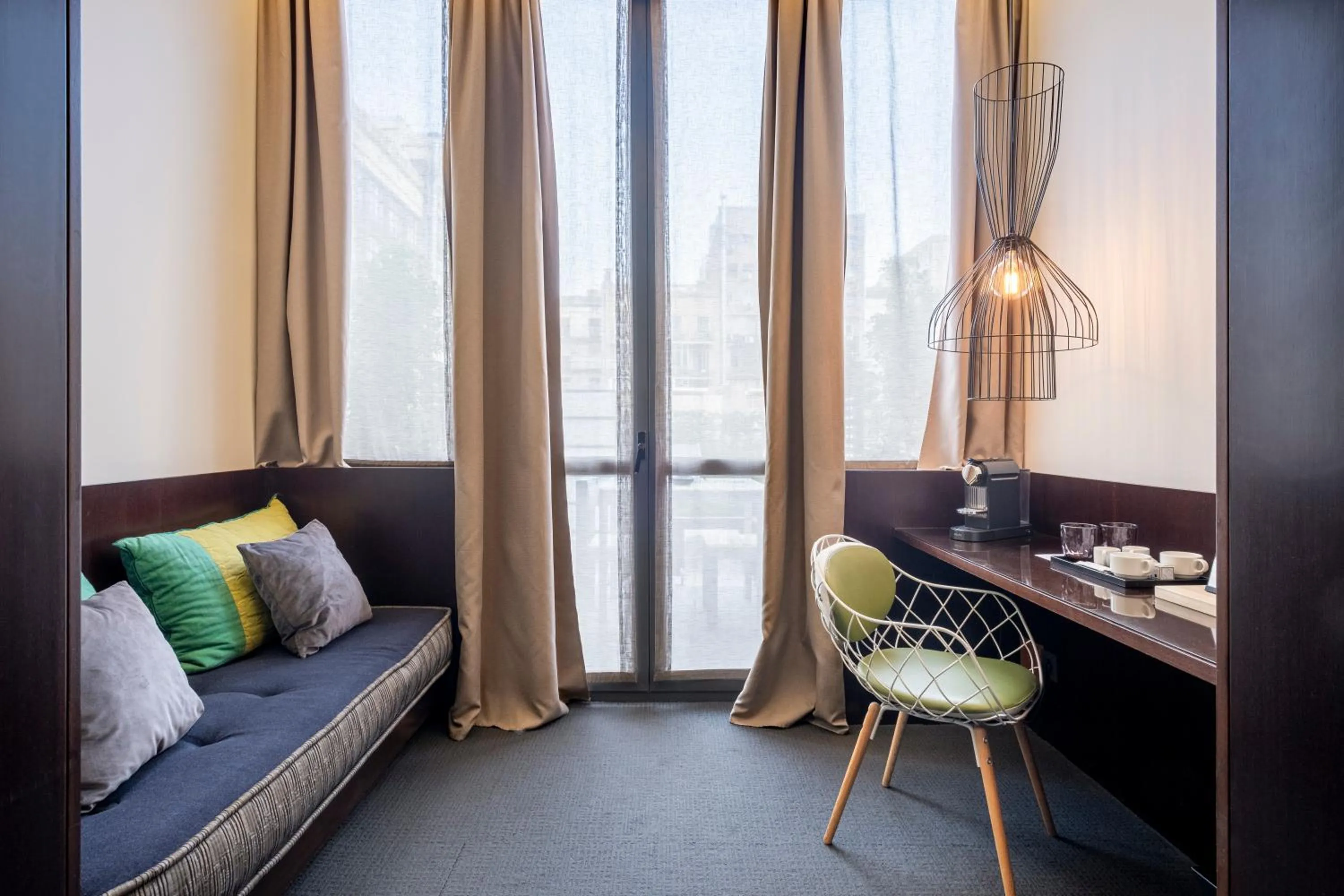 Photo of the whole room, Bed in Sixtytwo Hotel