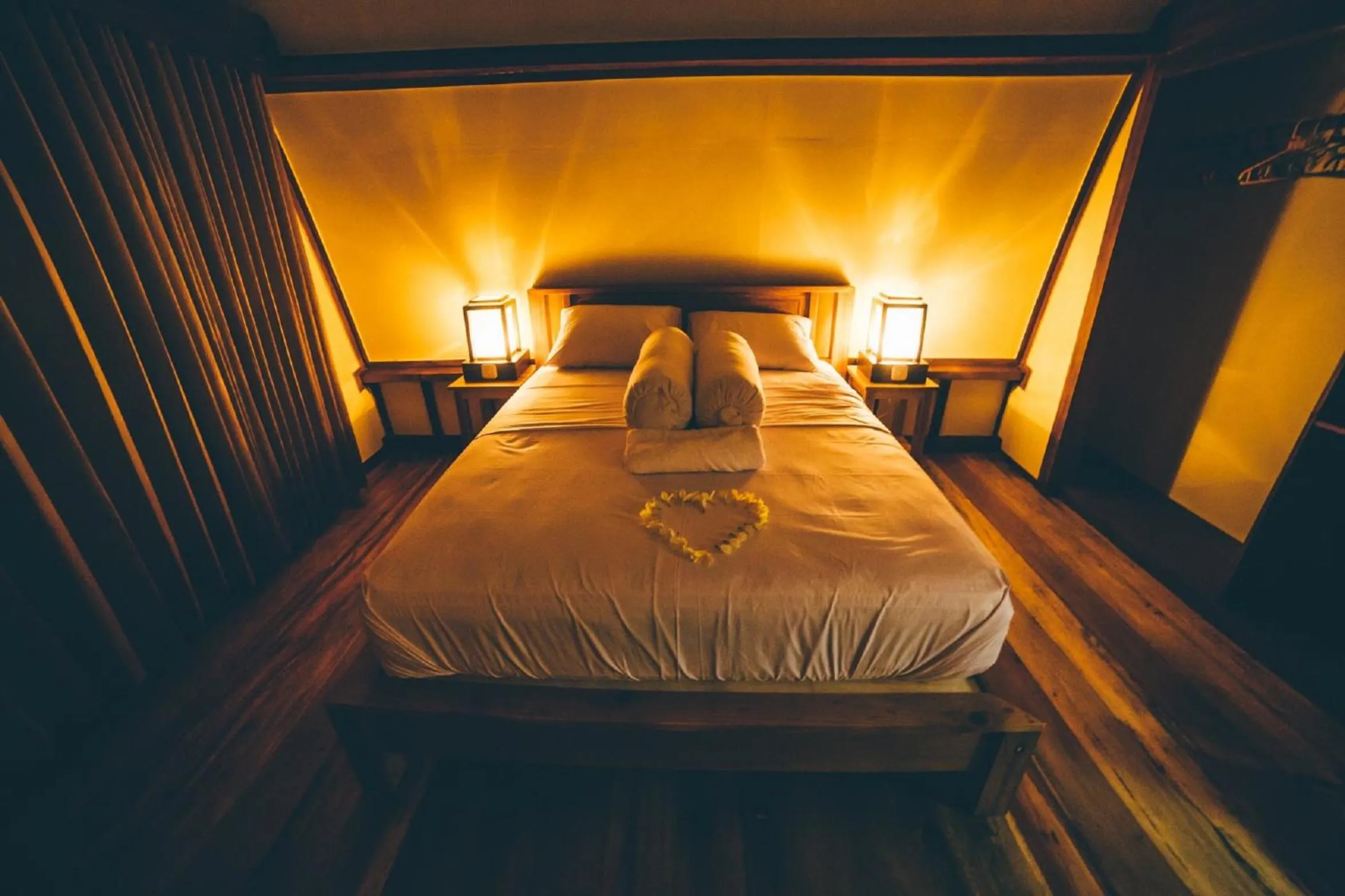 Bed in Island Beach Bungalow