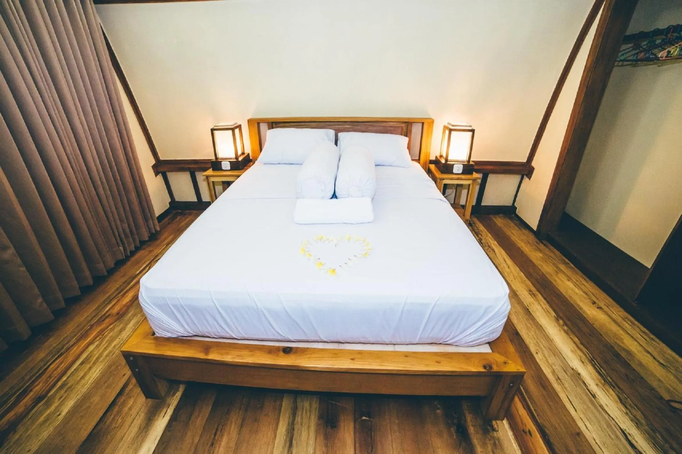 Bed in Island Beach Bungalow