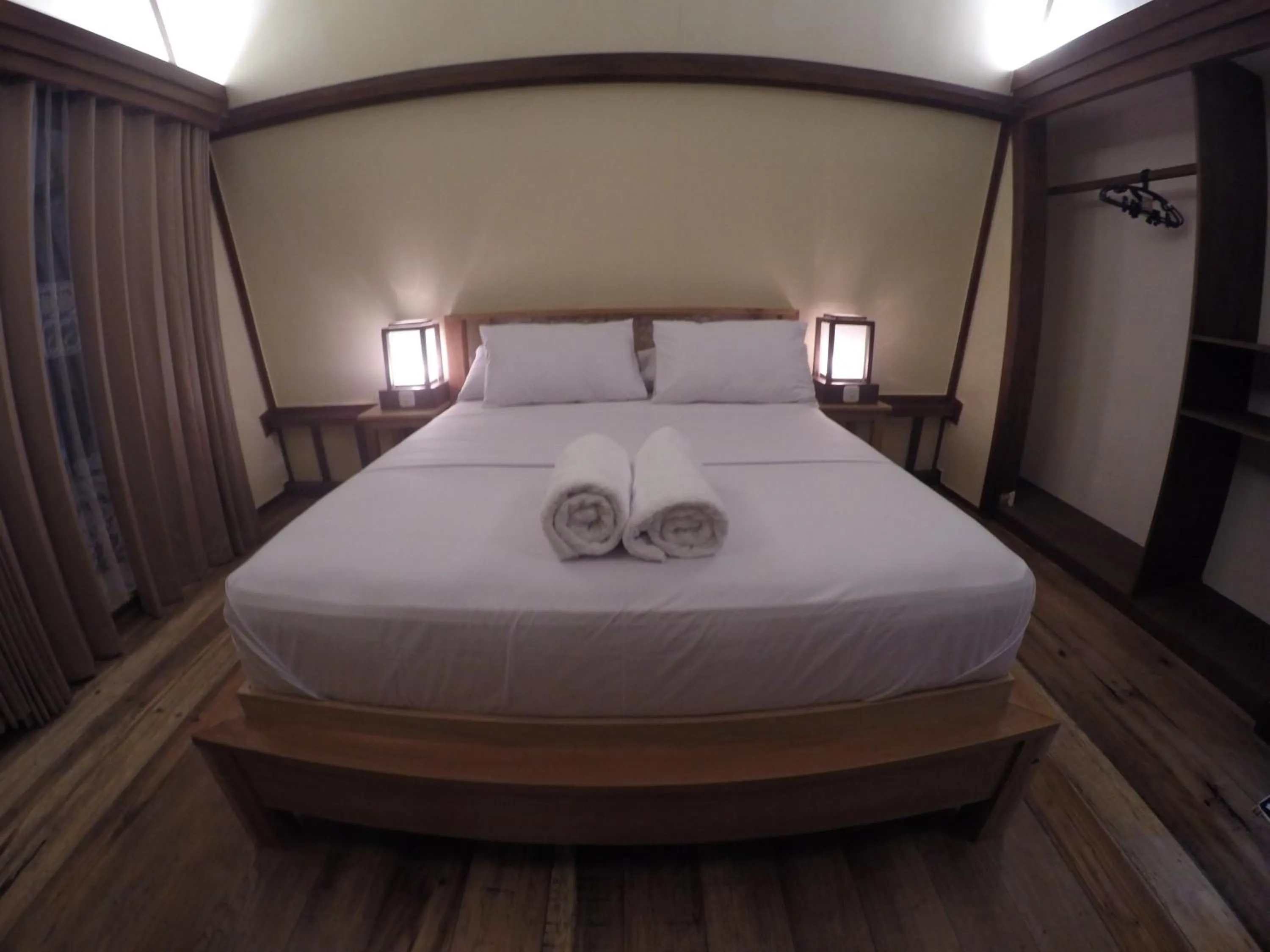 Bedroom, Bed in Island Beach Bungalow