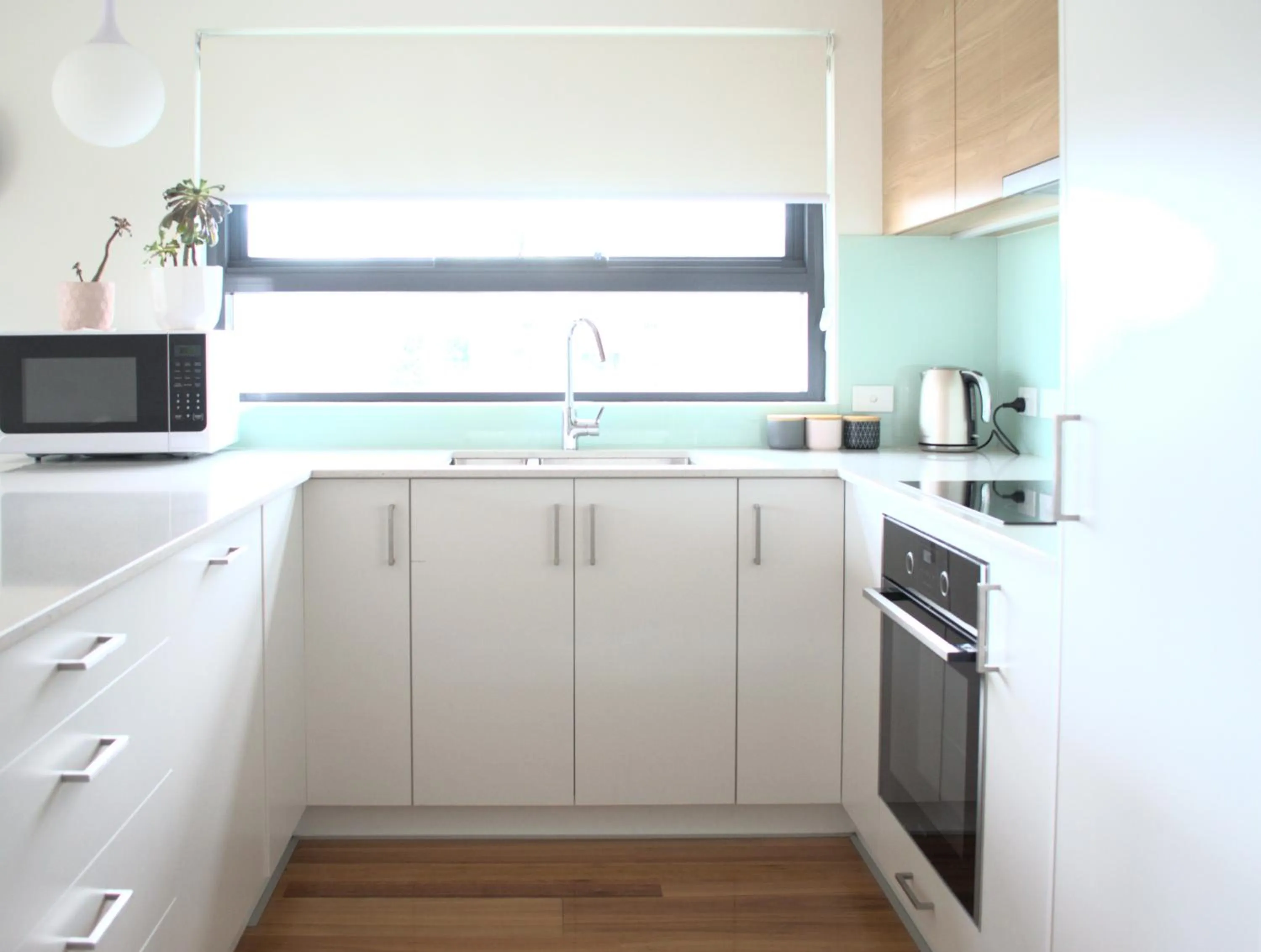 Kitchen or kitchenette in Kangaroo Bay Apartments
