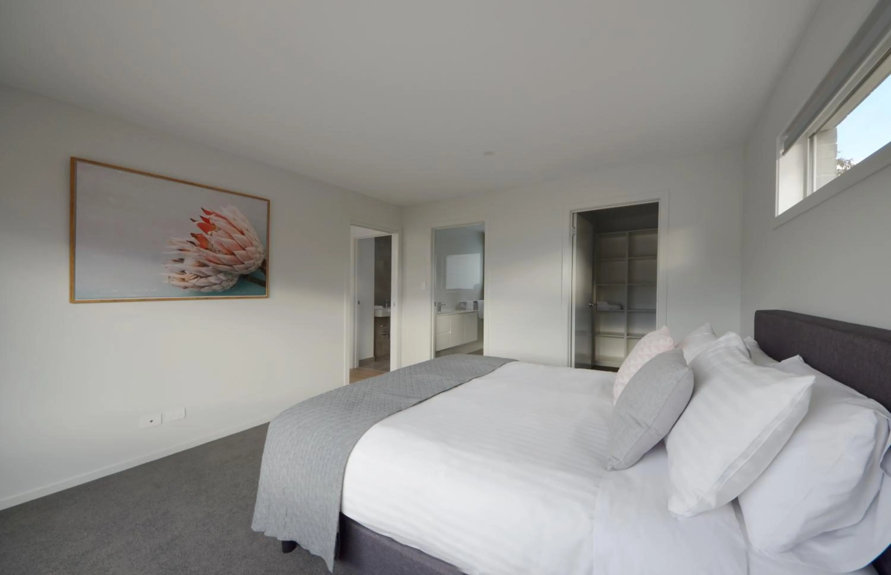 Bedroom, Bed in Kangaroo Bay Apartments