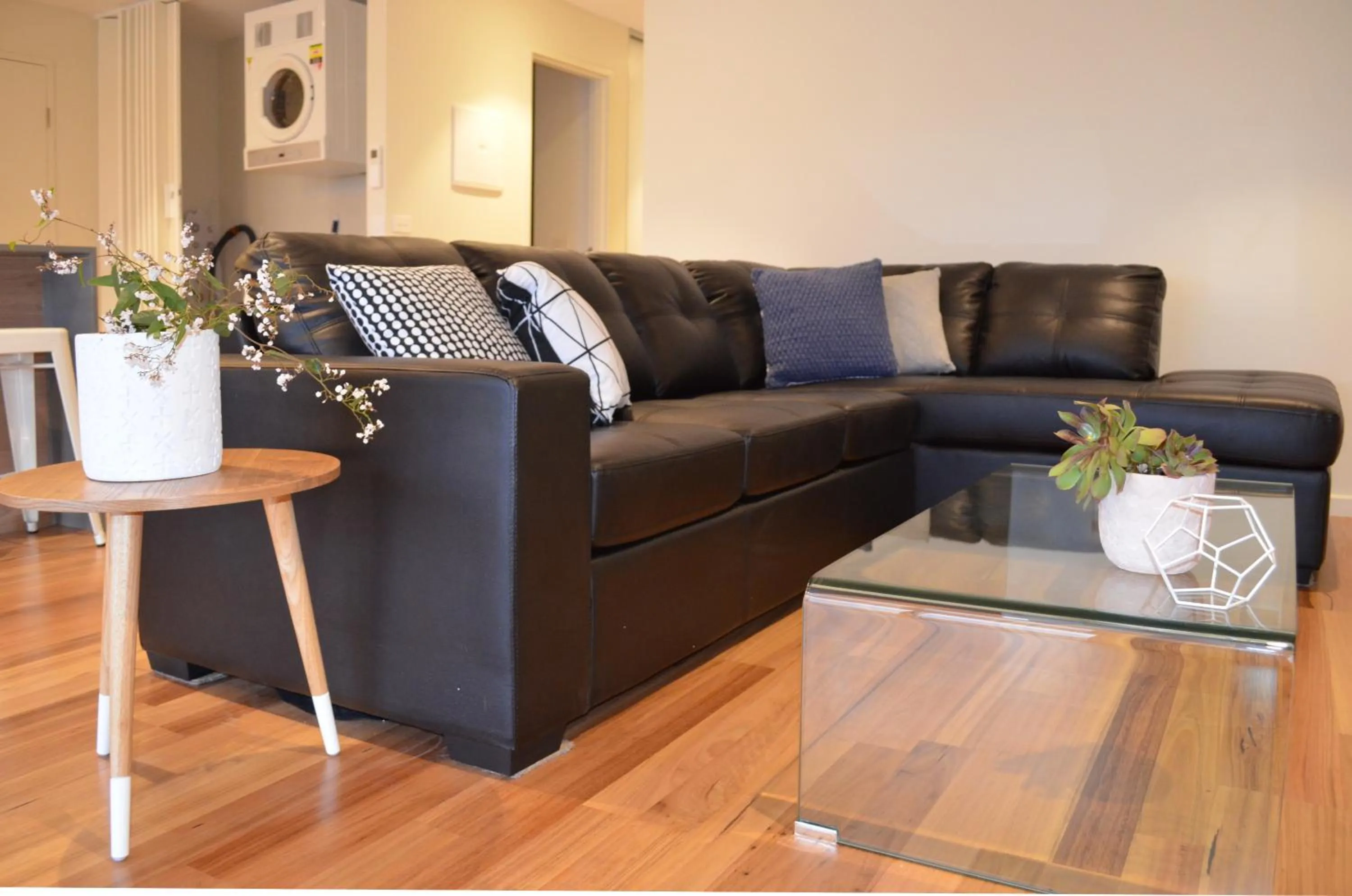 Living room in Kangaroo Bay Apartments