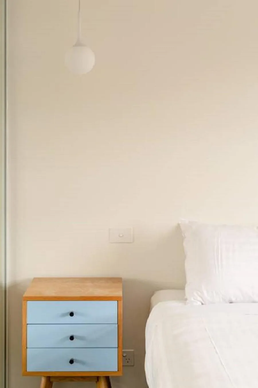 Bed in Kangaroo Bay Apartments