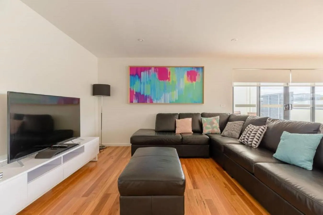 Living room in Kangaroo Bay Apartments