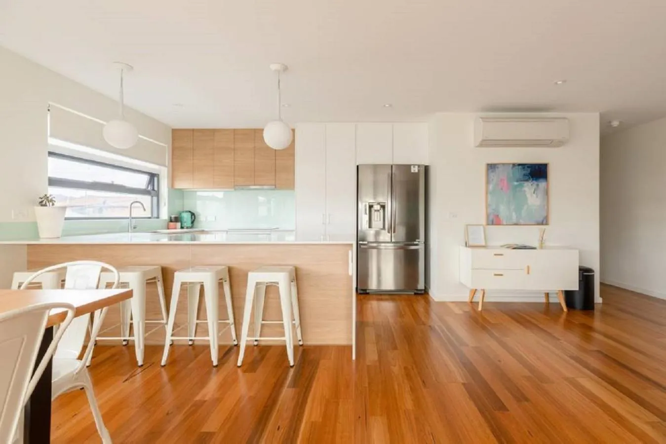 Kitchen or kitchenette in Kangaroo Bay Apartments