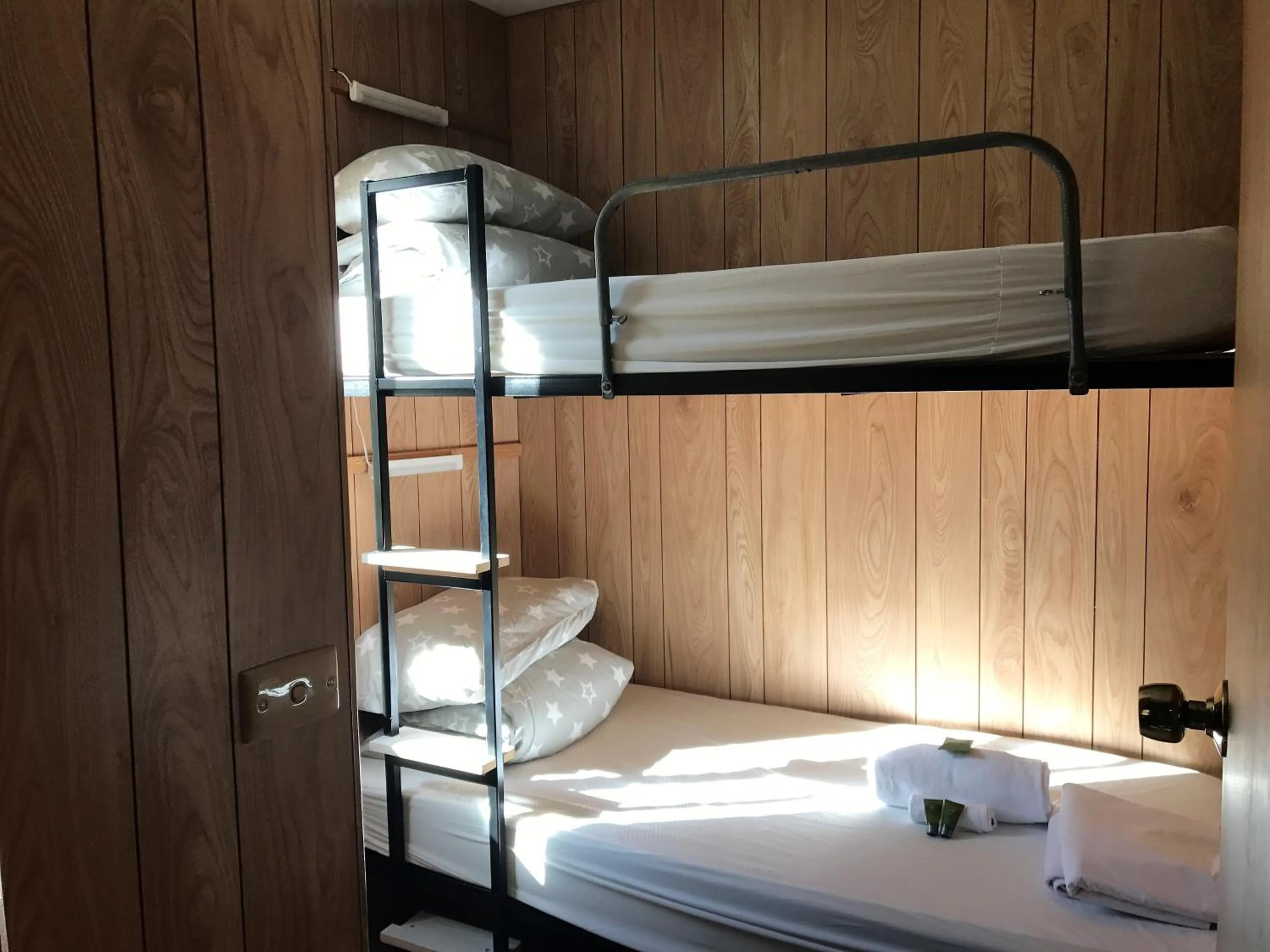 Two-Bedroom Chalet in Colac Colac Caravan Park