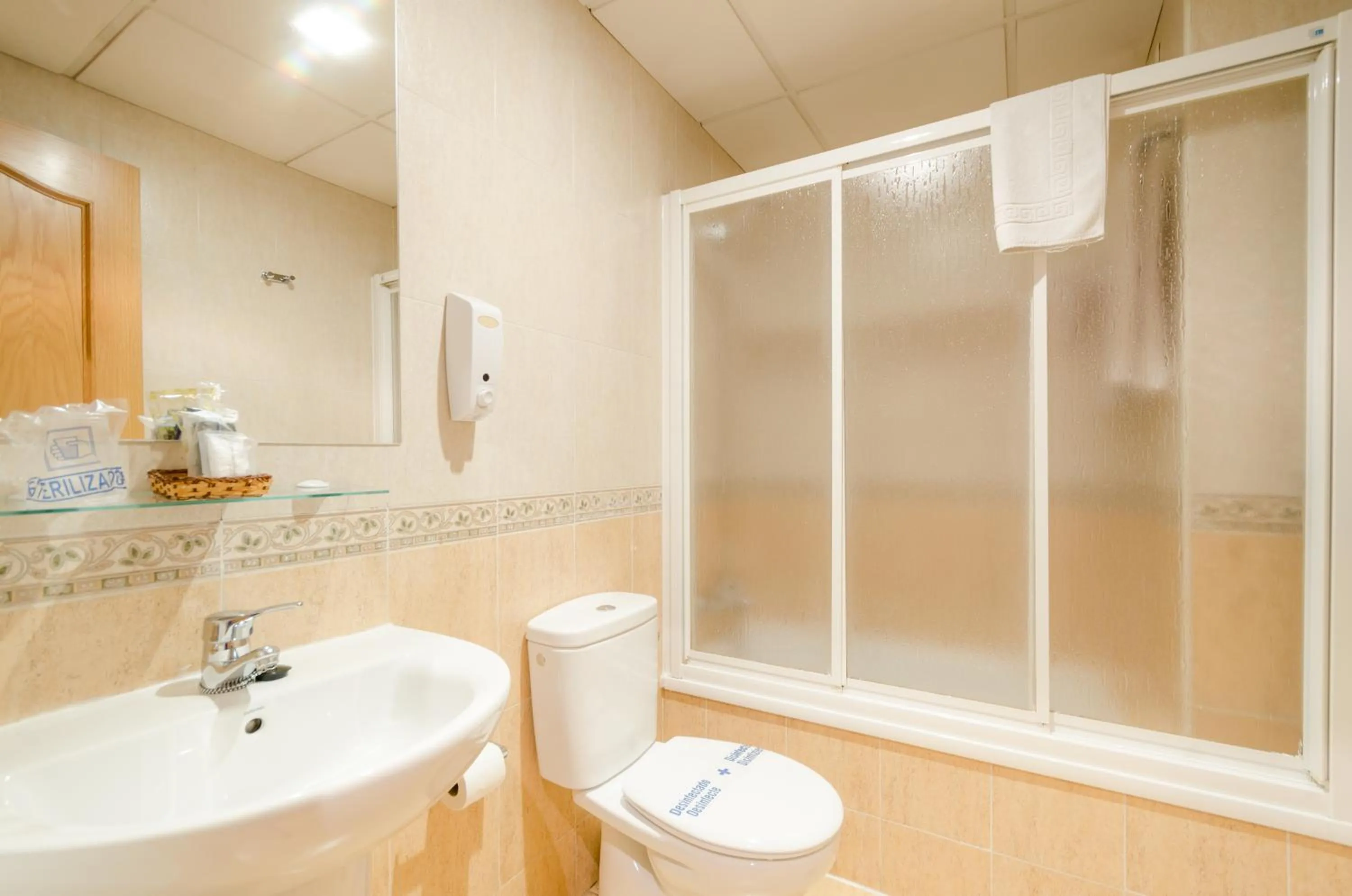 Shower in Las Abadías