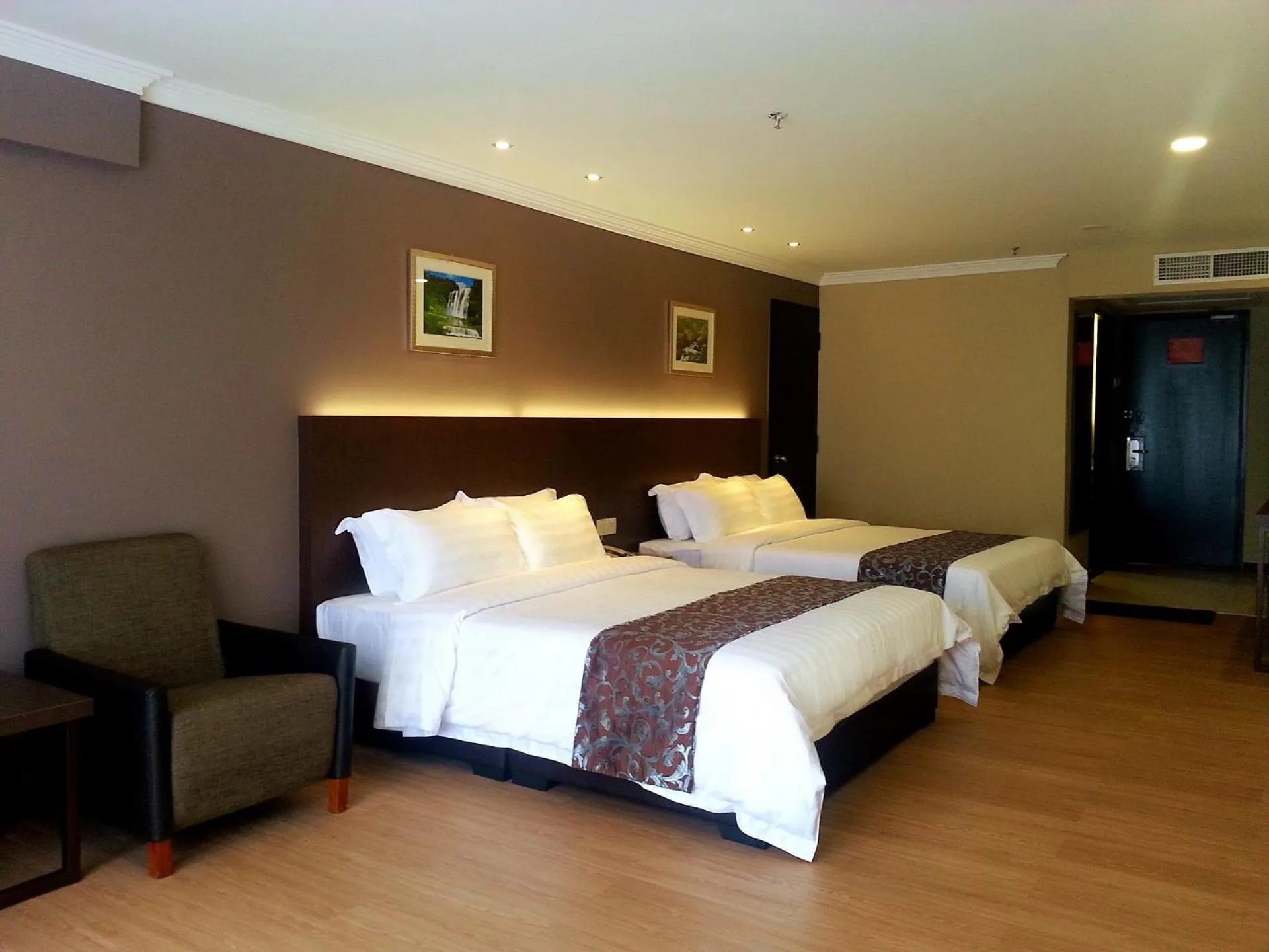 Shower, Bed in Hotel Anika Kluang