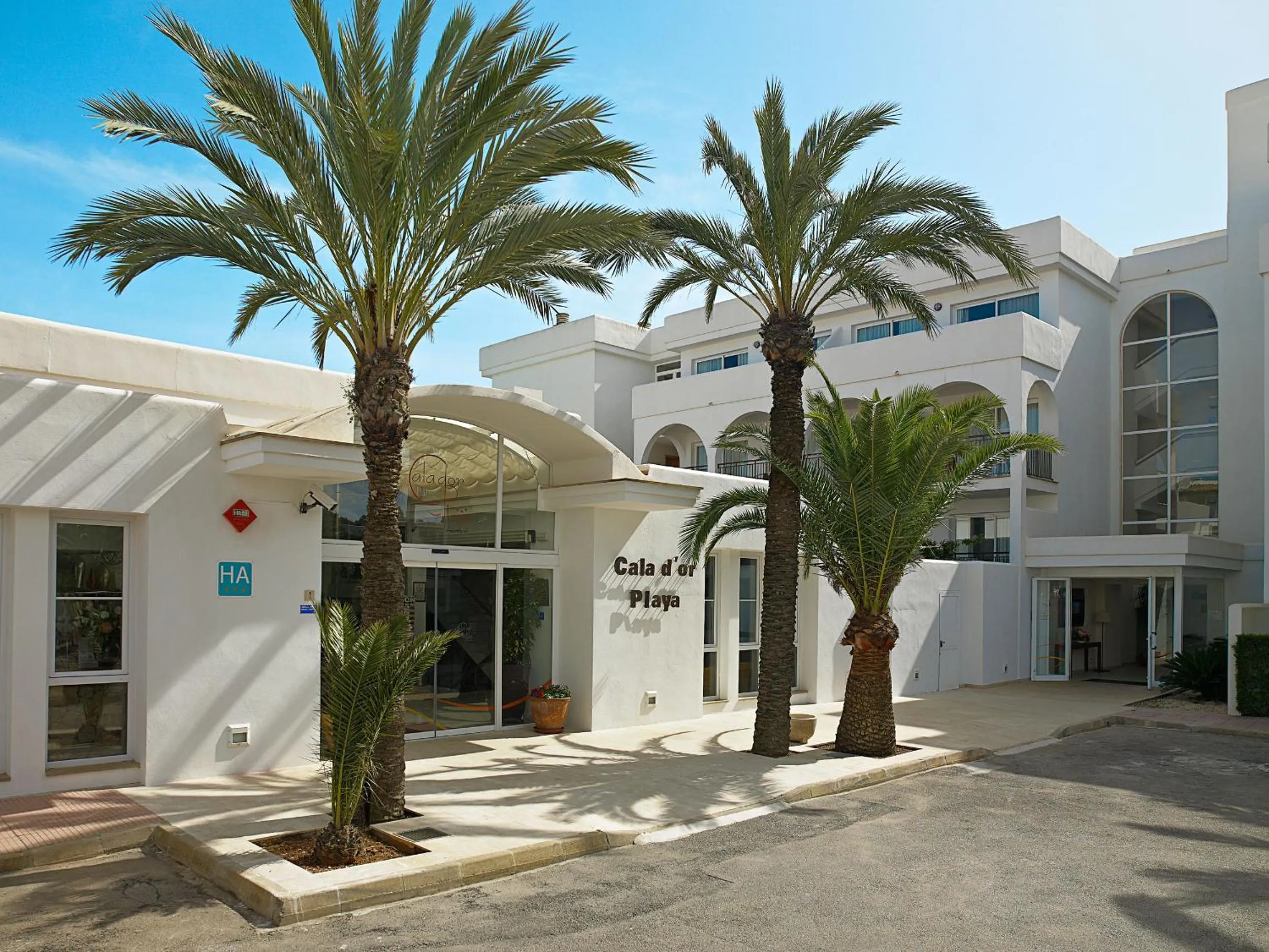 Facade/entrance in Hotel Cala d'Or Playa