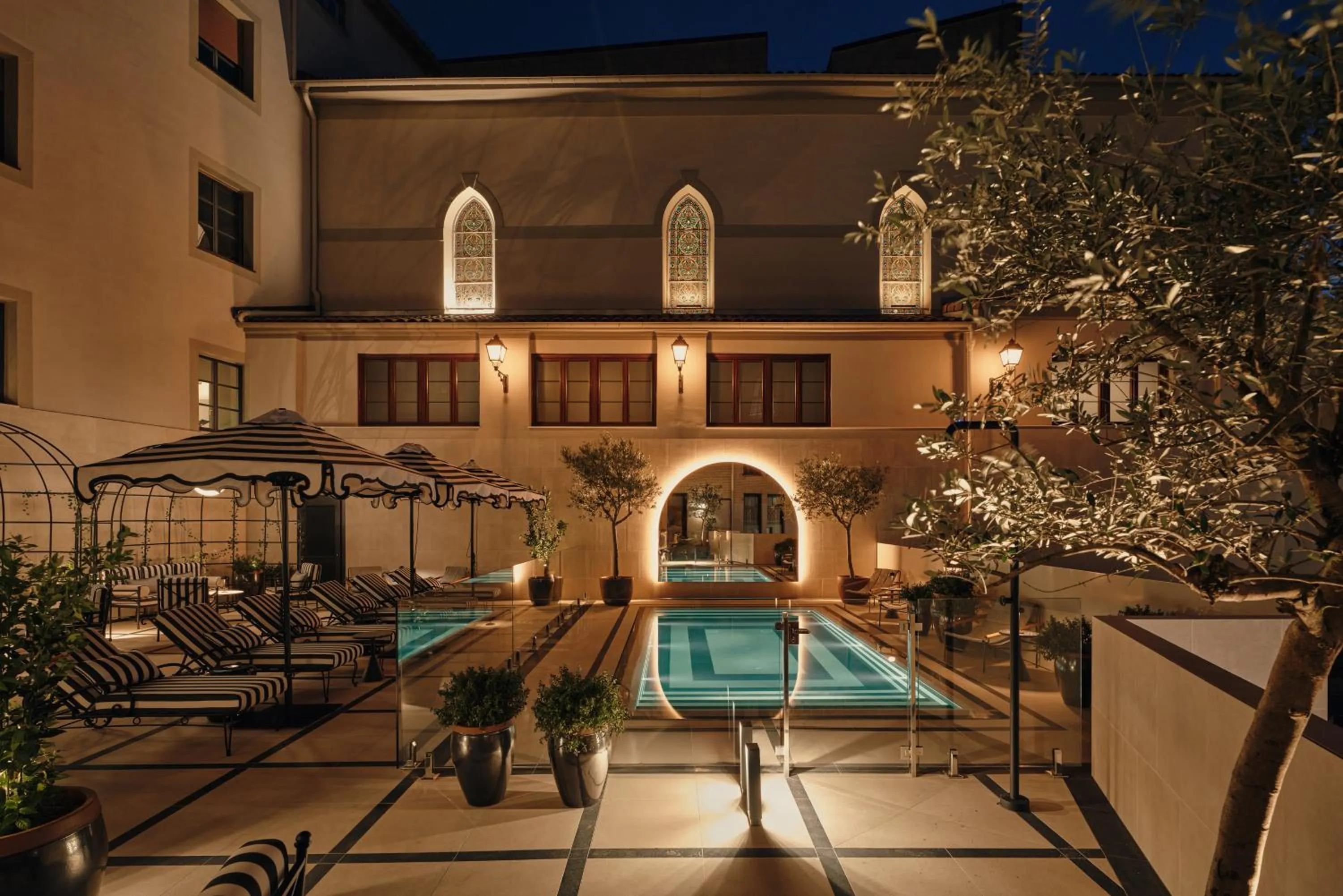 Swimming pool in Pamplona Catedral Hotel