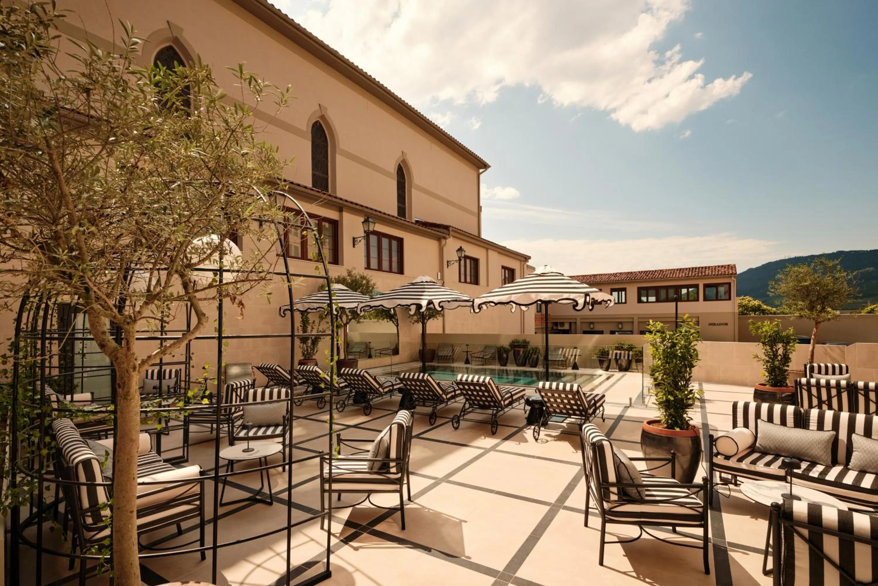 Patio in Pamplona Catedral Hotel
