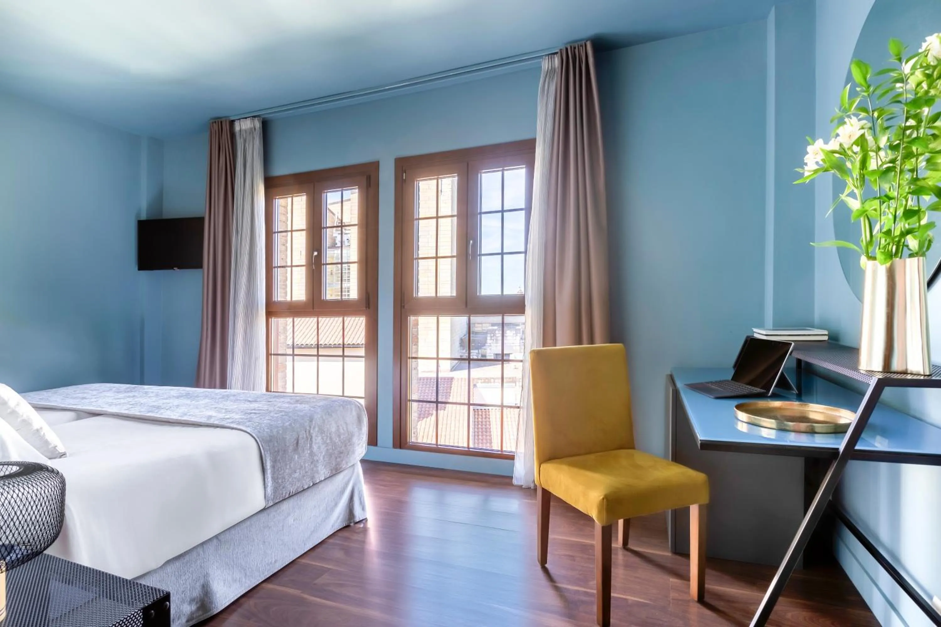 Standard Double Room with Extra Bed in Pamplona Catedral Hotel