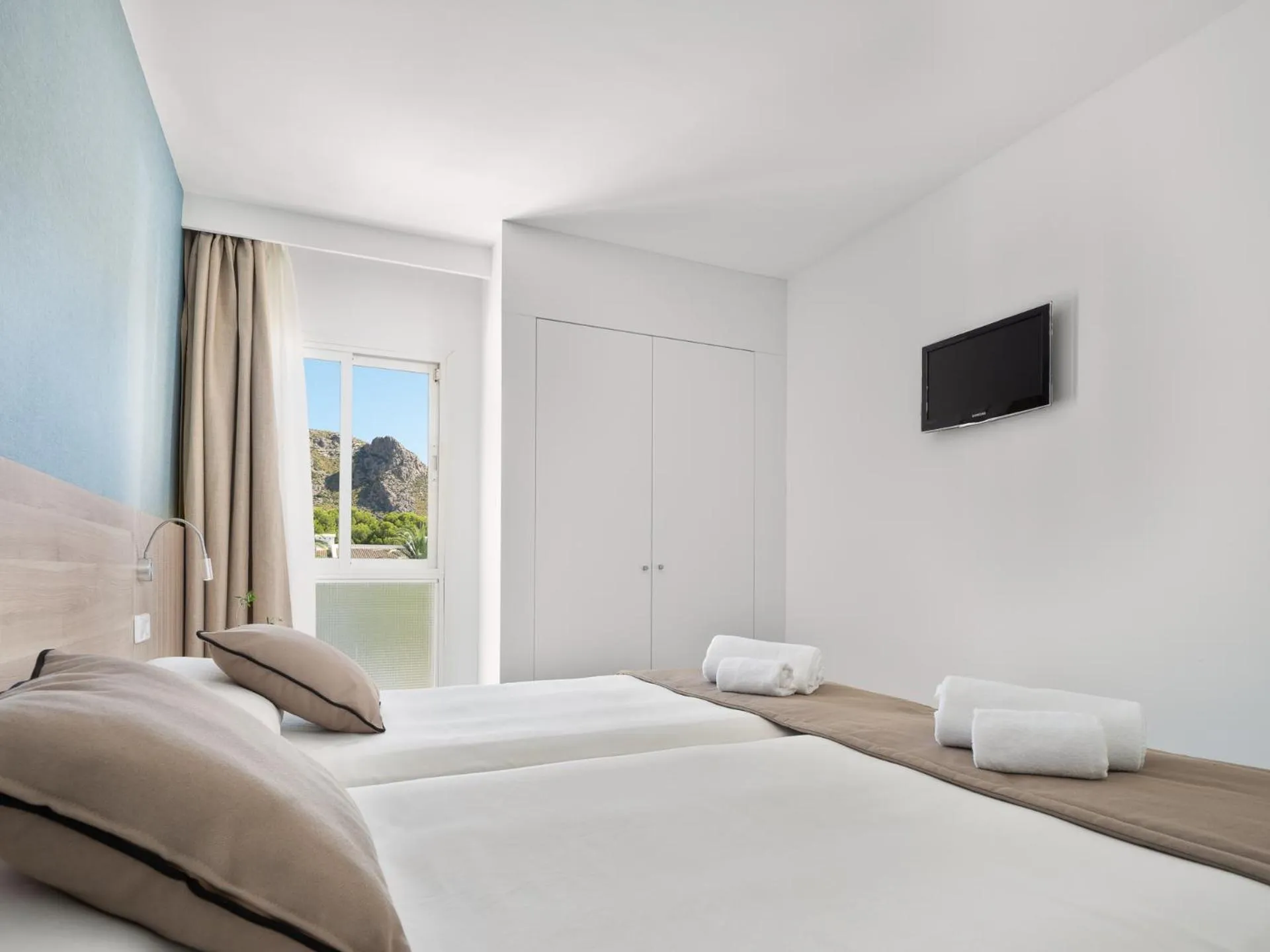 Bed in Puerto Azul Suite Hotel