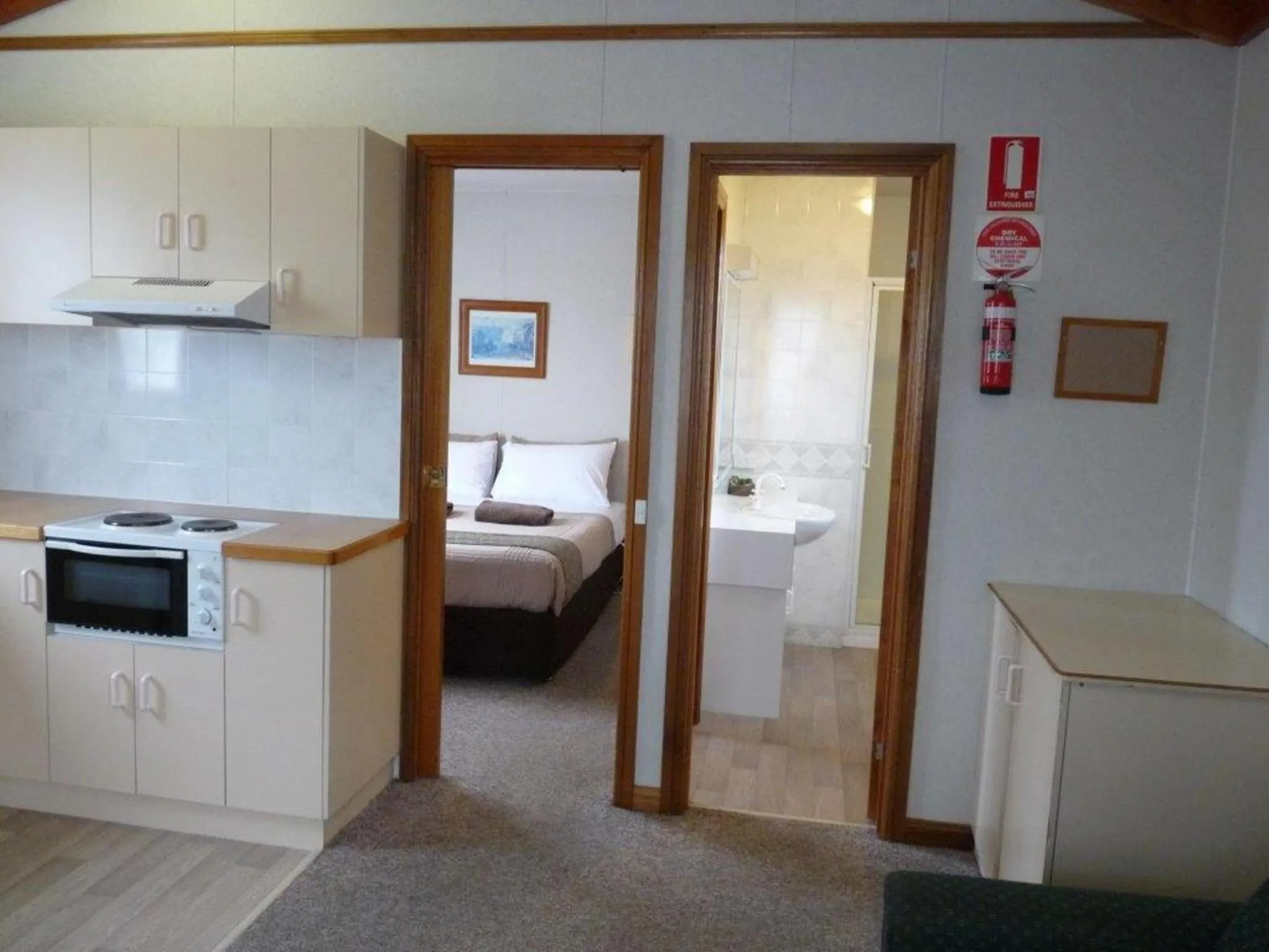 Coffee/tea facilities, Bed in Wodonga Caravan & Cabin Park