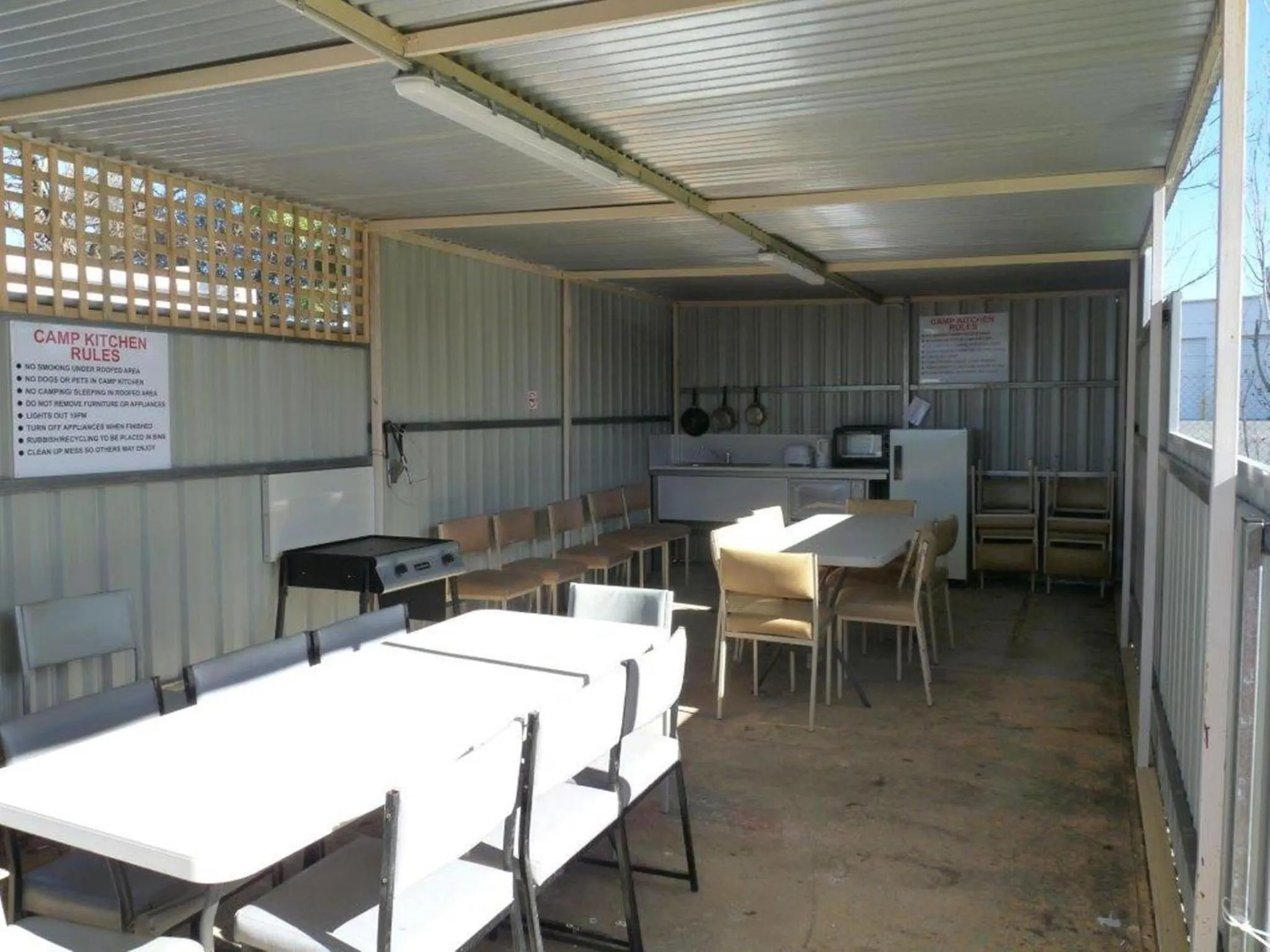 Communal kitchen in Wodonga Caravan & Cabin Park
