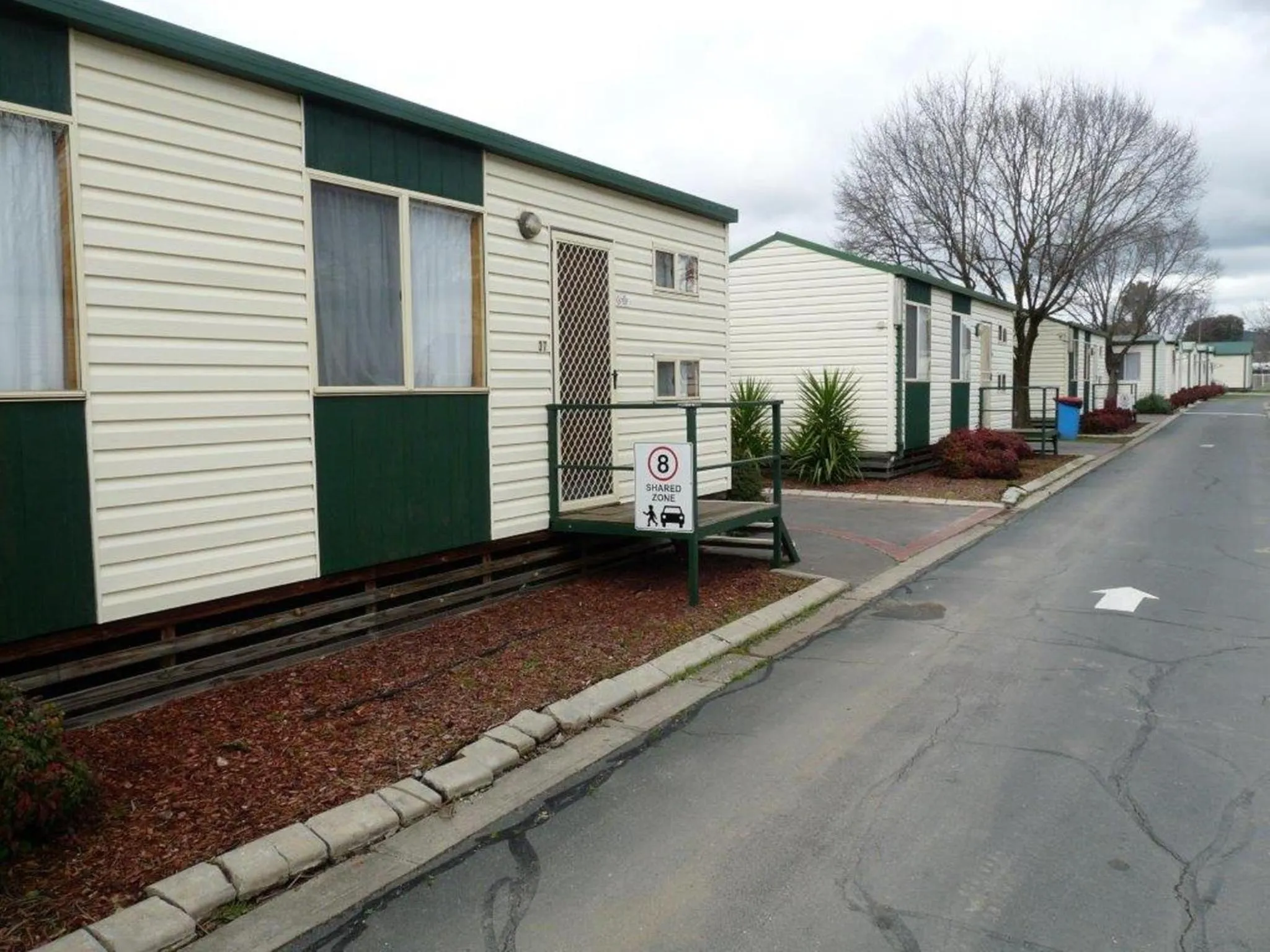 Property building in Wodonga Caravan & Cabin Park