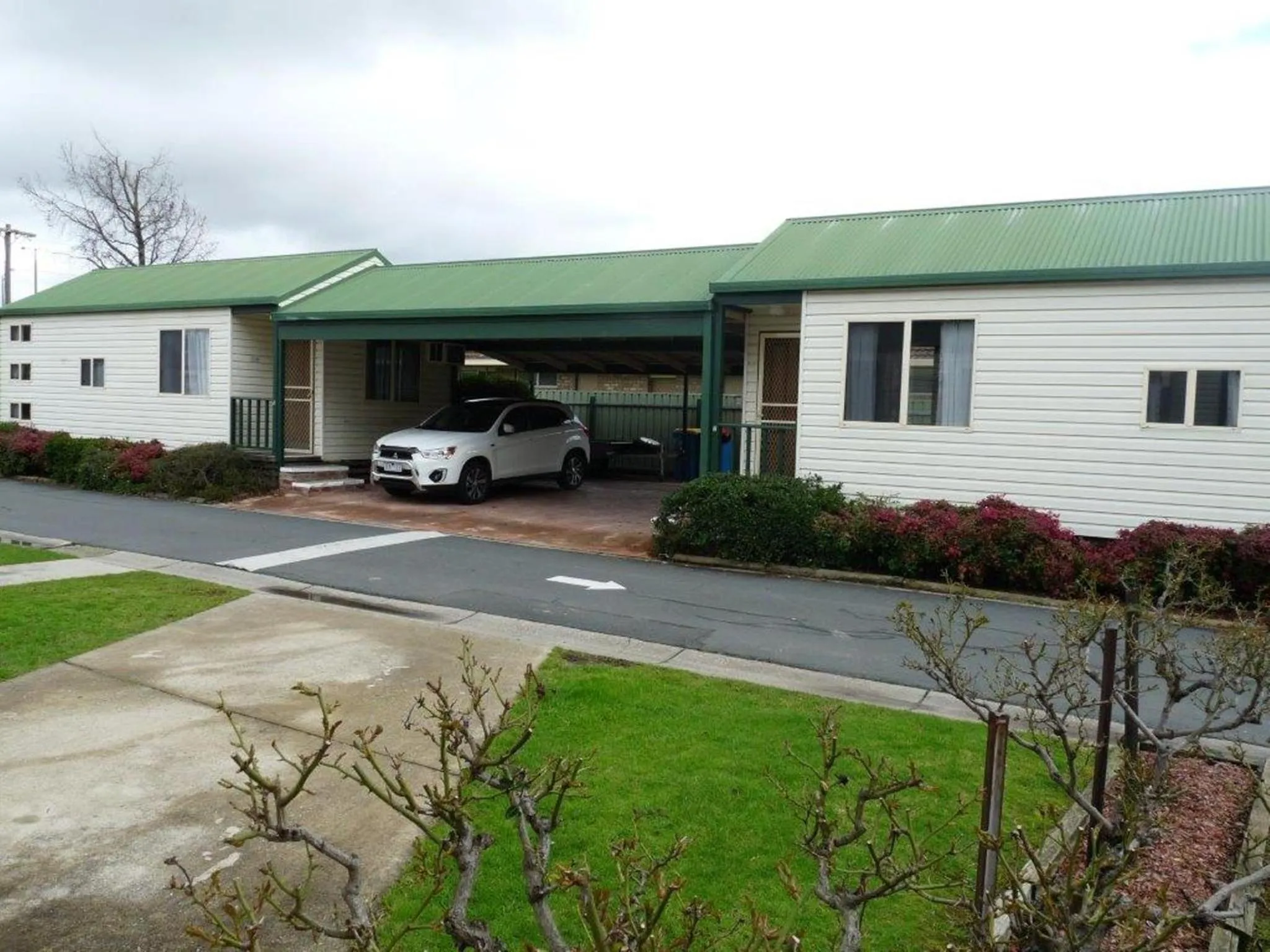 Property building in Wodonga Caravan & Cabin Park