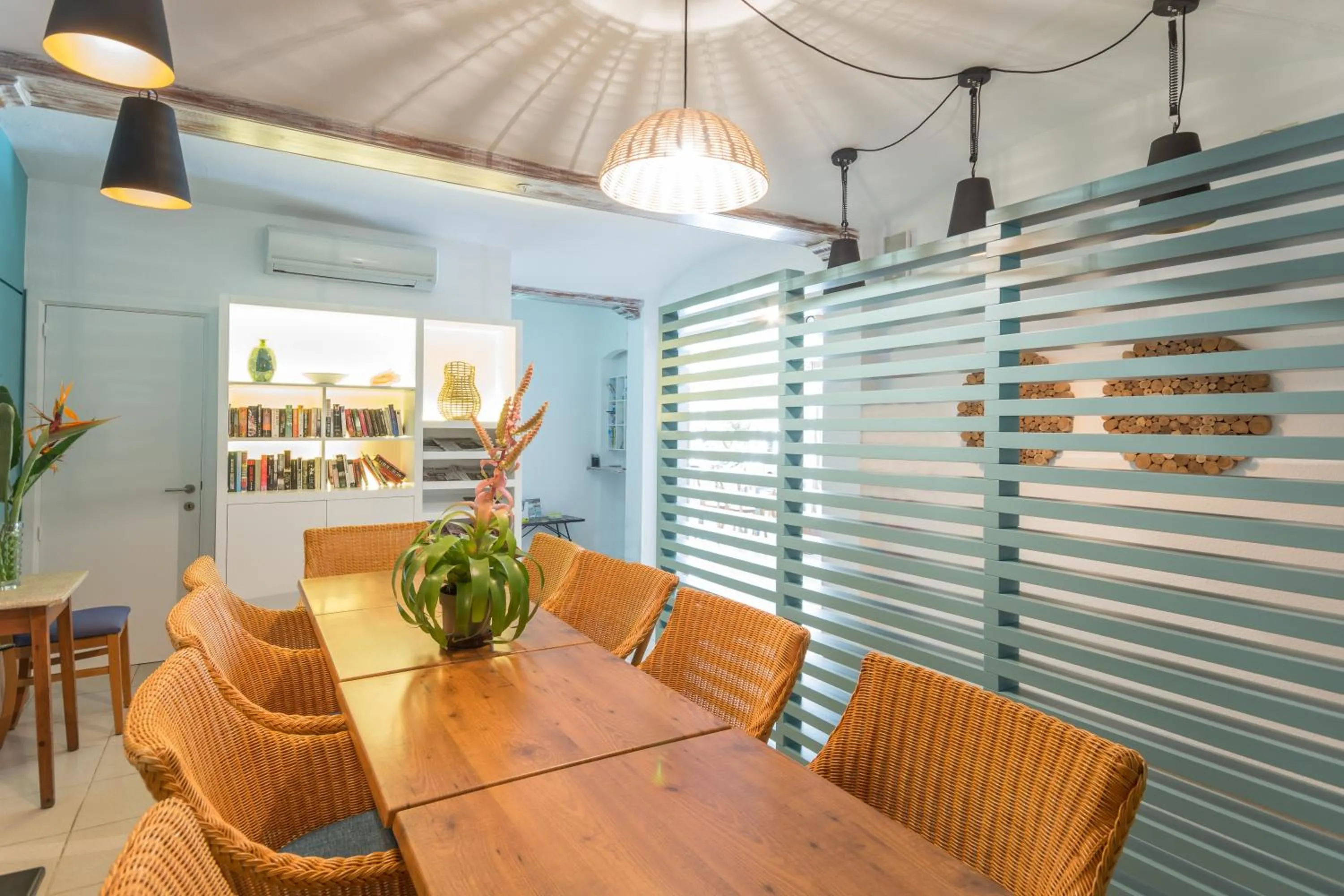 Communal lounge/ TV room in Hotel Tamariu