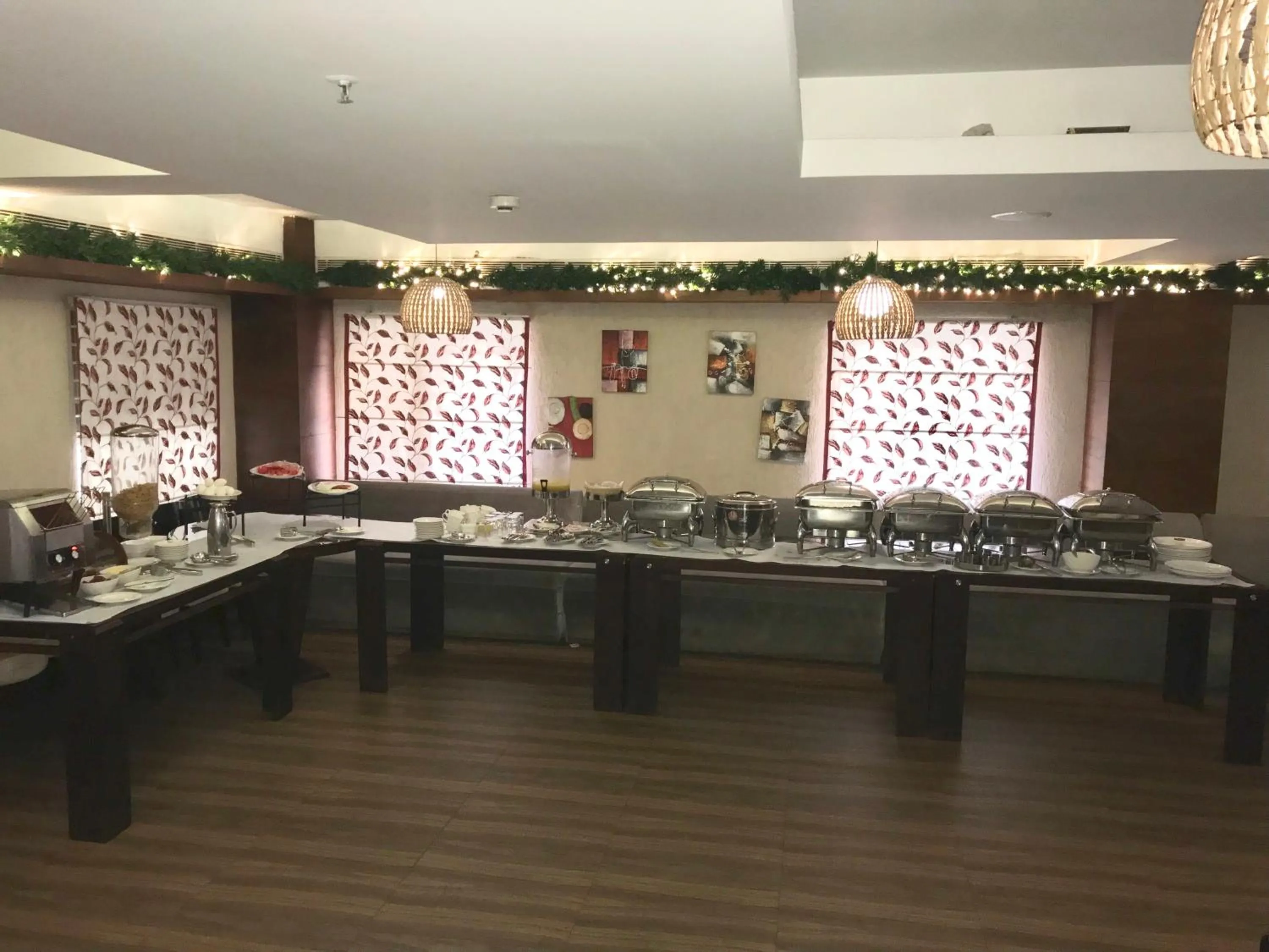 Restaurant/places to eat in KGA Elite Continental Hotel