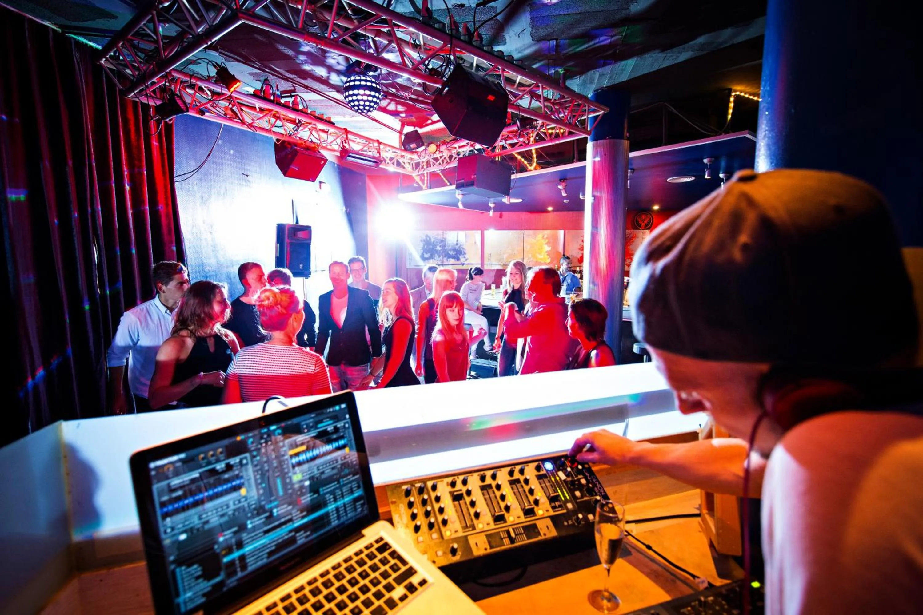 Evening entertainment in ROBINSON Cala Serena