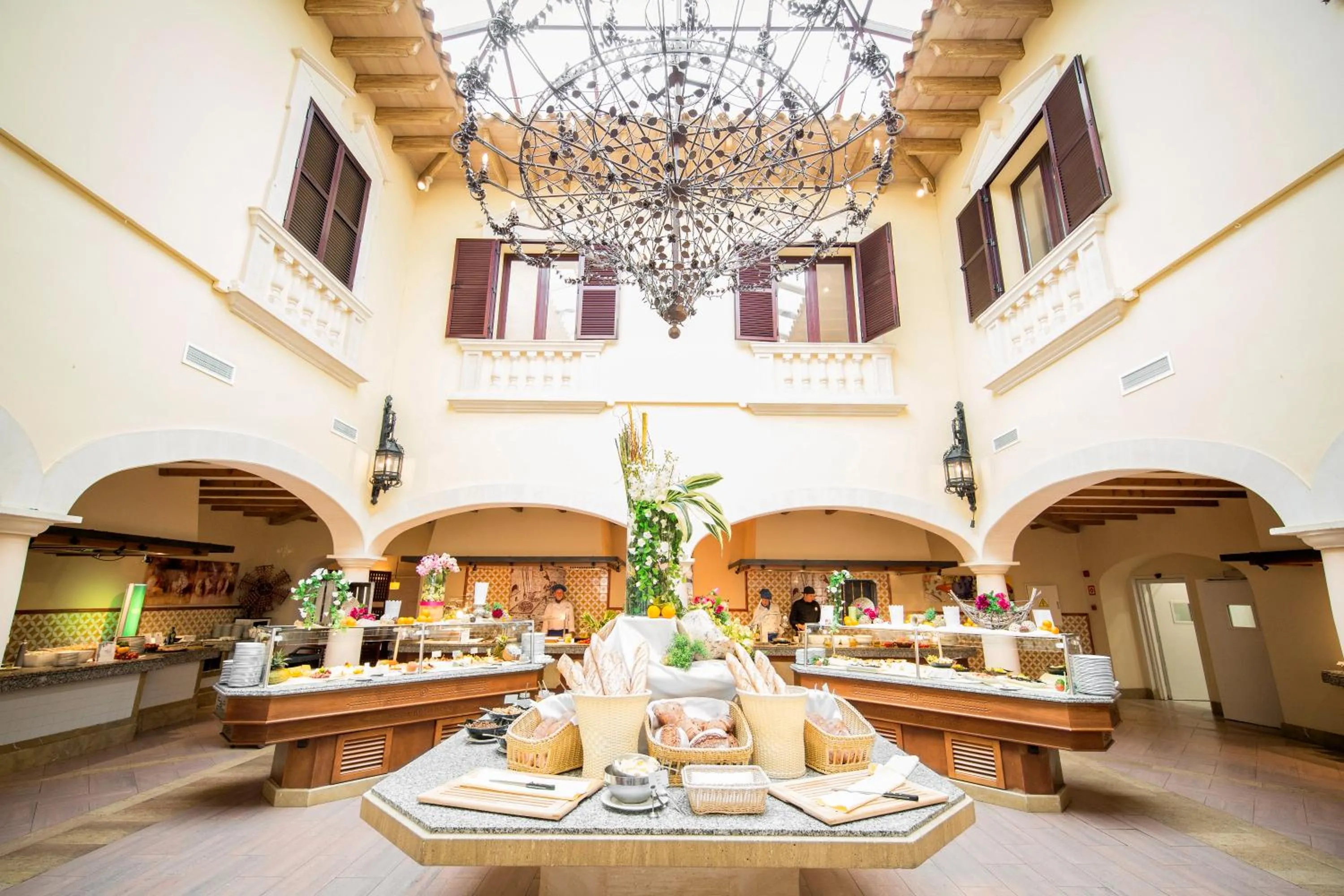 Restaurant/places to eat in ROBINSON Cala Serena