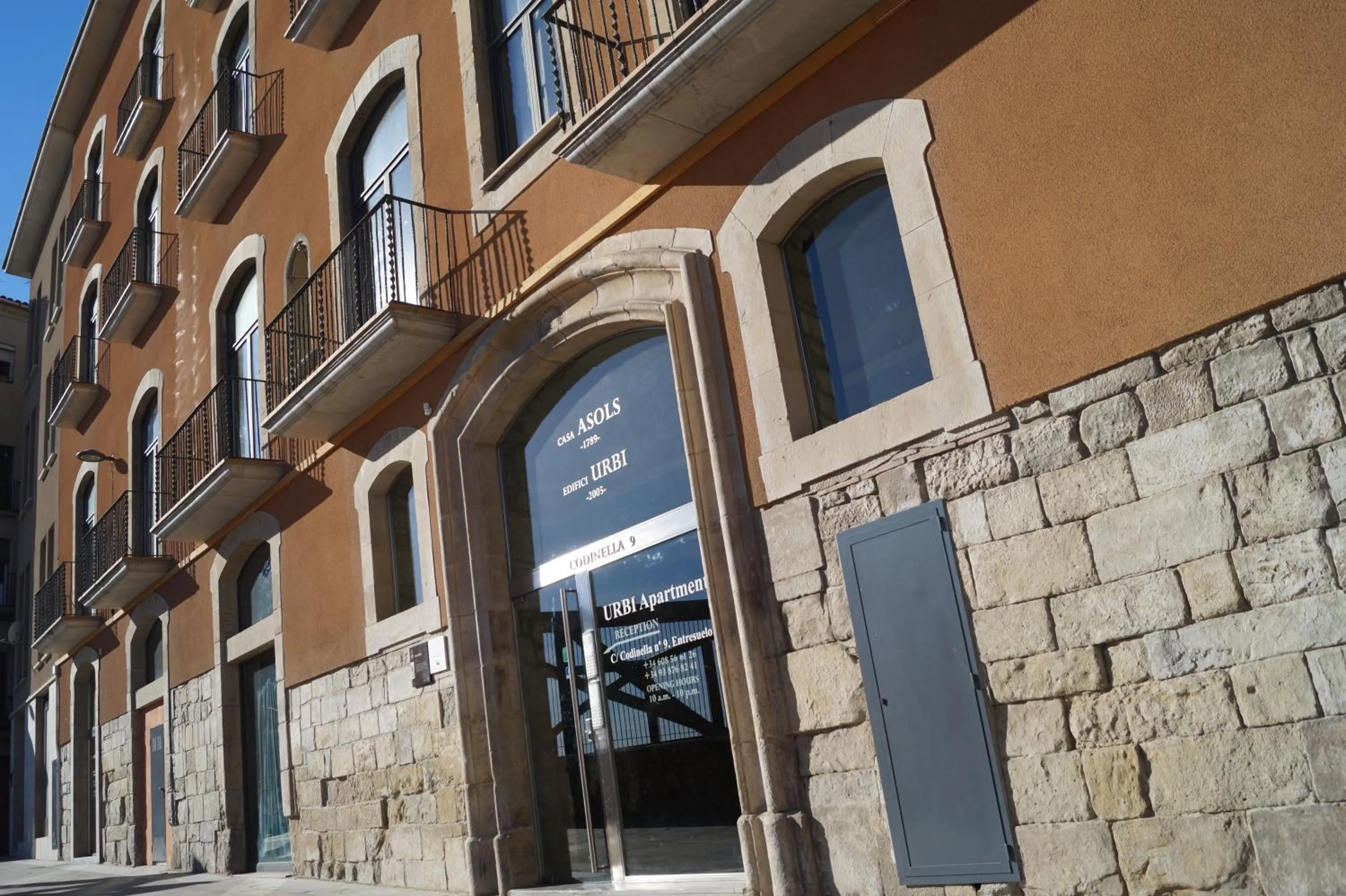 Property building in Urbi Apartments