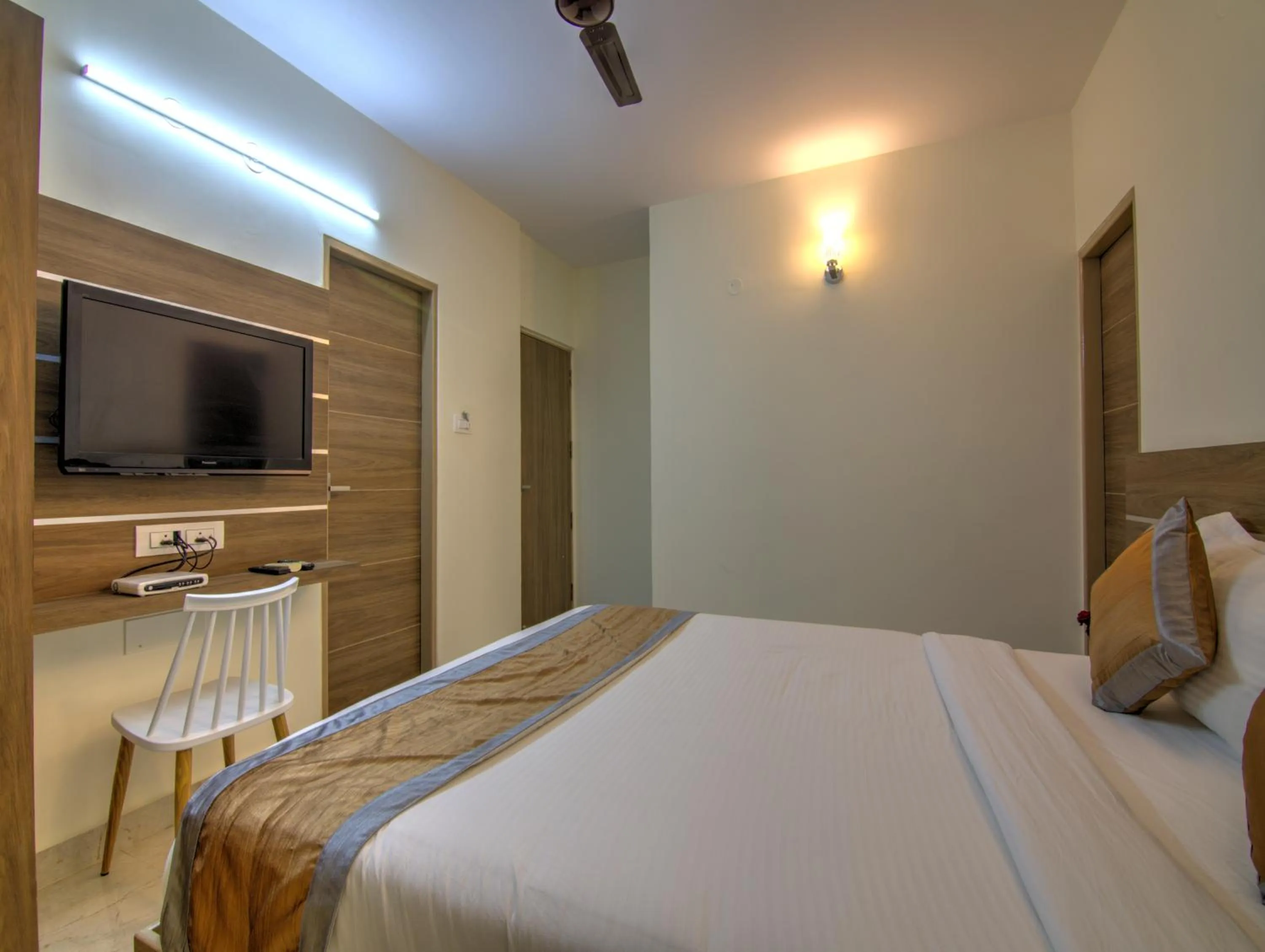 Bed in Sunshine Suites Grand Deluxe