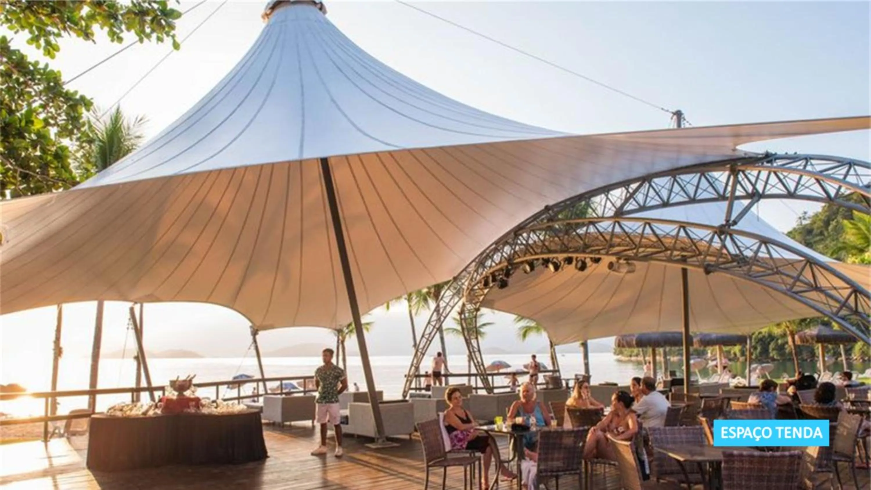 Lounge or bar in Vila Galé Eco Resort Angra - All Inclusive