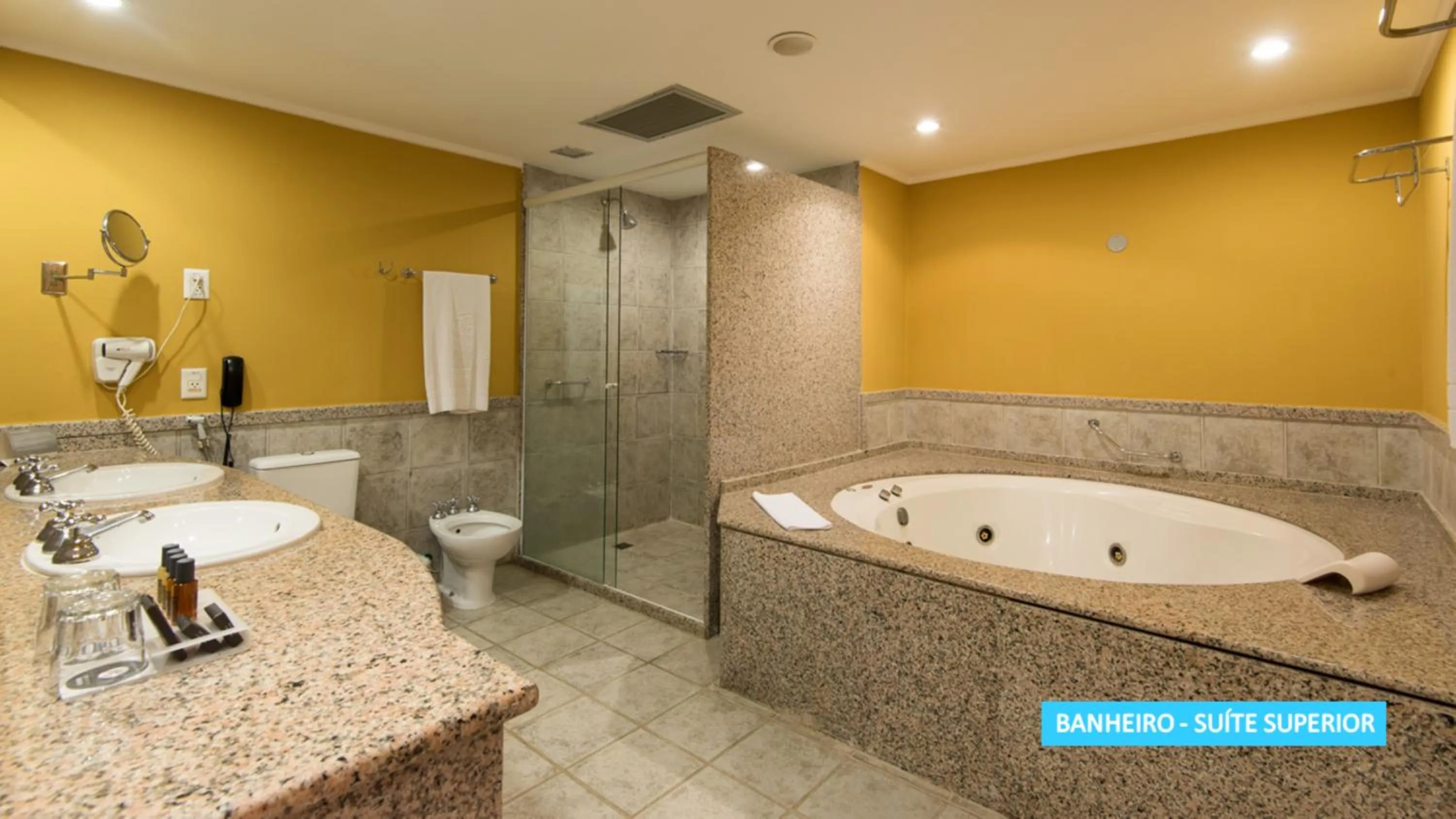 Shower in Vila Galé Eco Resort Angra - All Inclusive