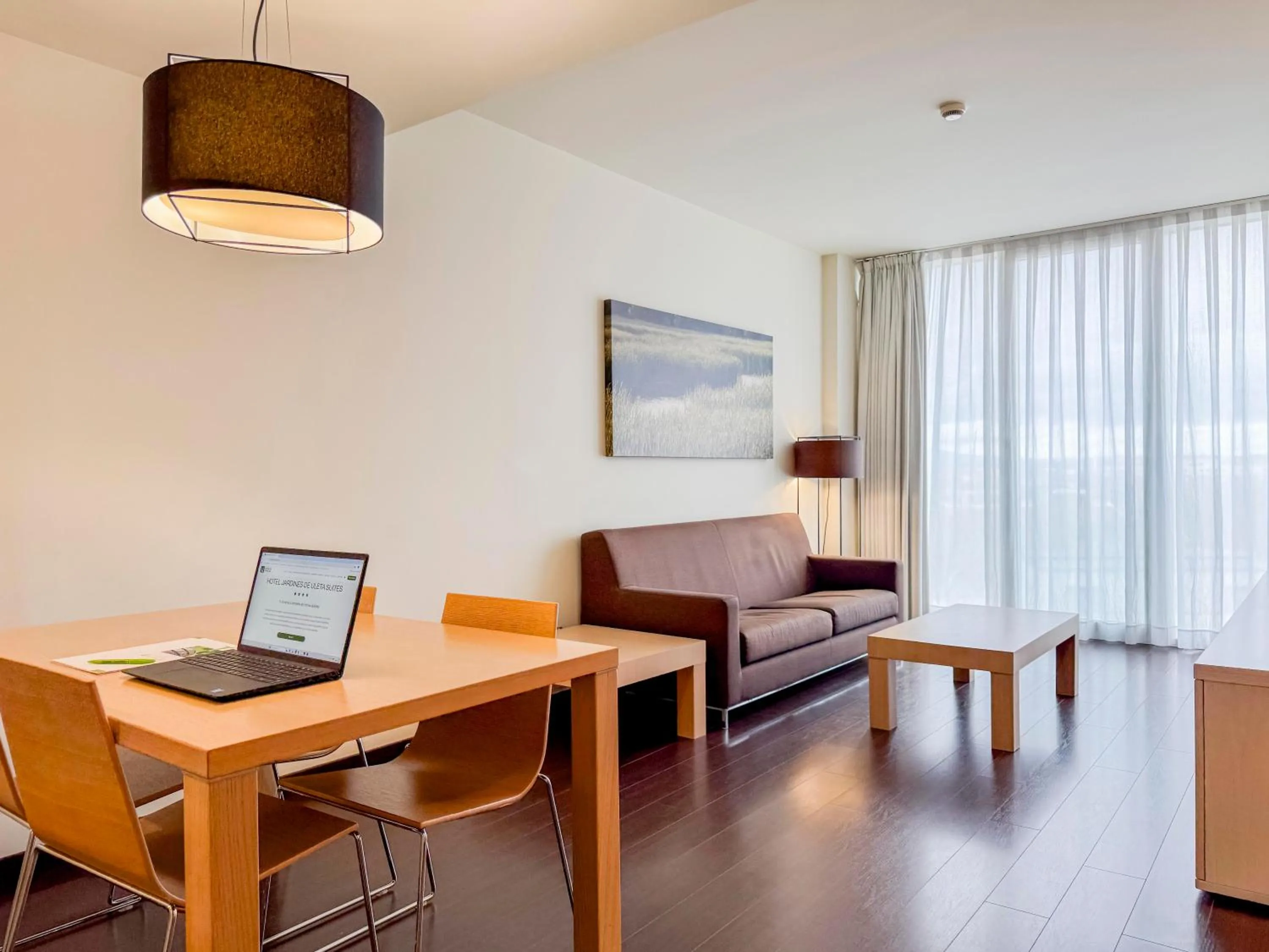 Seating area in Hotel Jardines de Uleta Suites