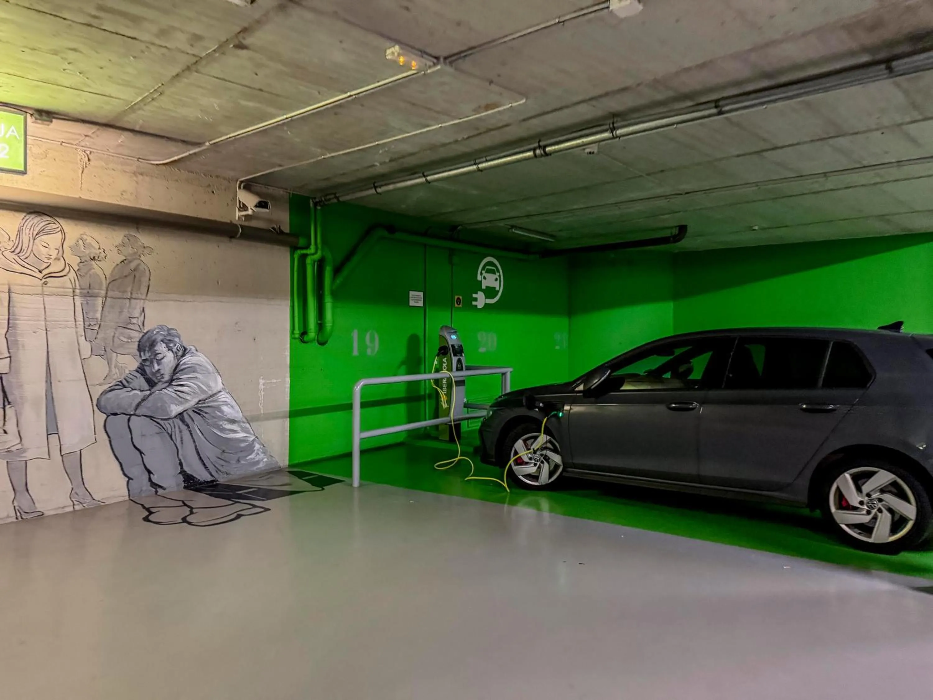 Parking in Hotel Jardines de Uleta Suites