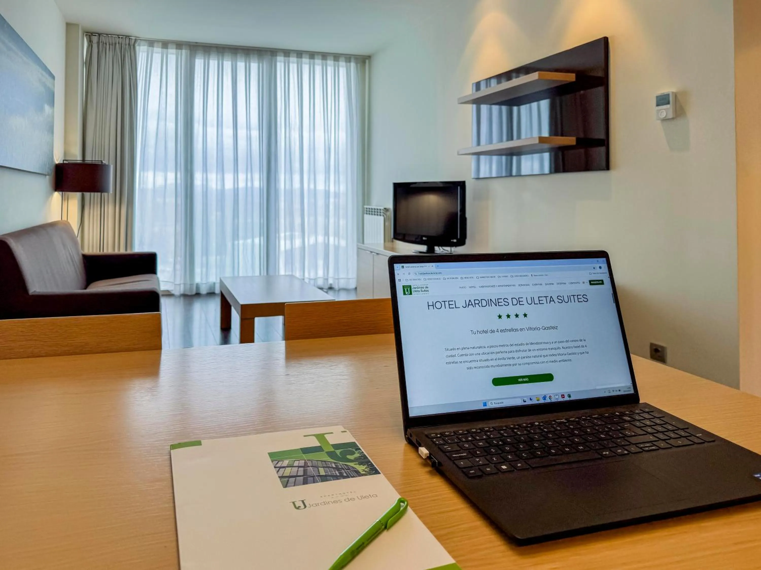 Seating area in Hotel Jardines de Uleta Suites