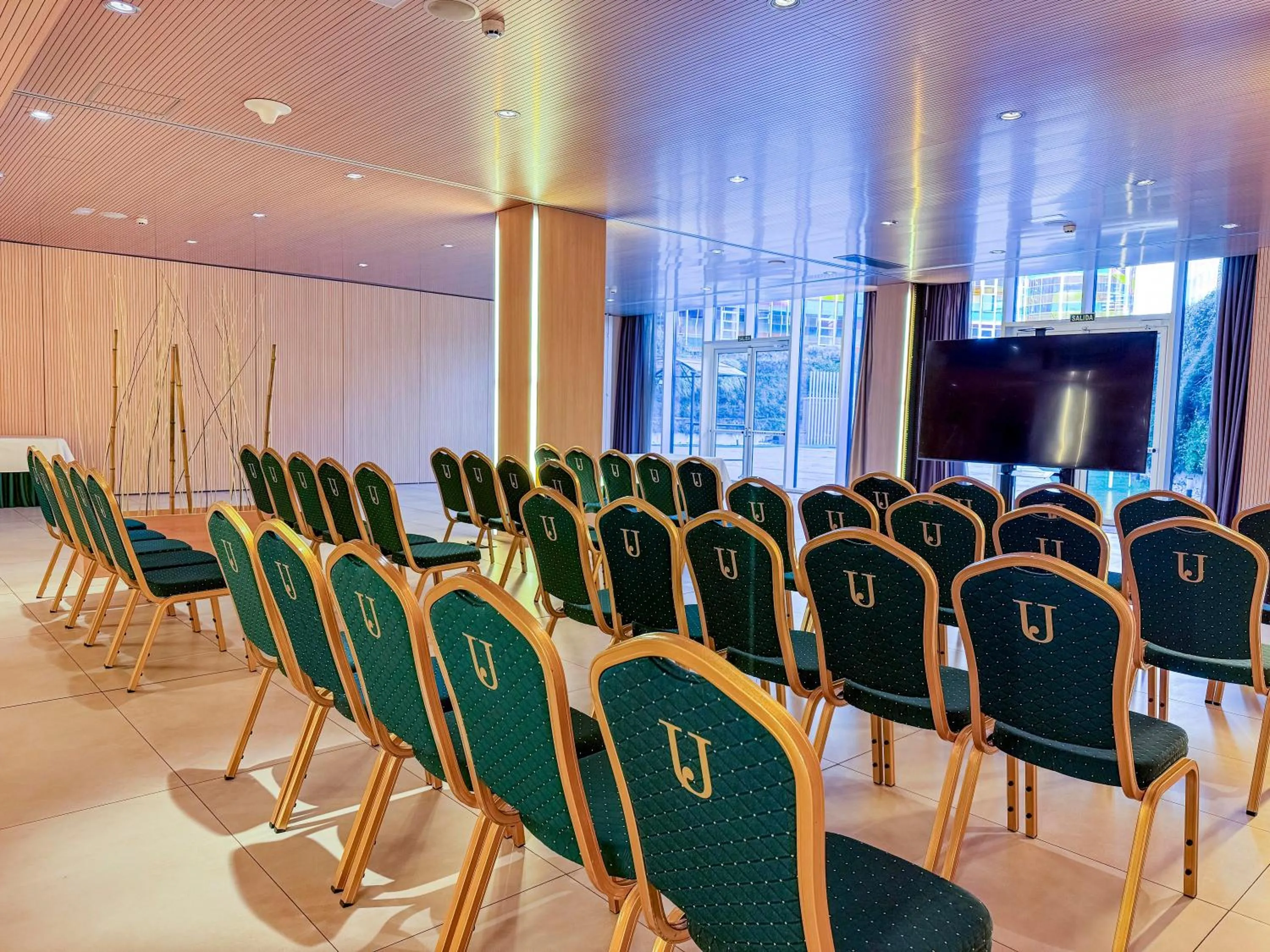 Meeting/conference room in Hotel Jardines de Uleta Suites