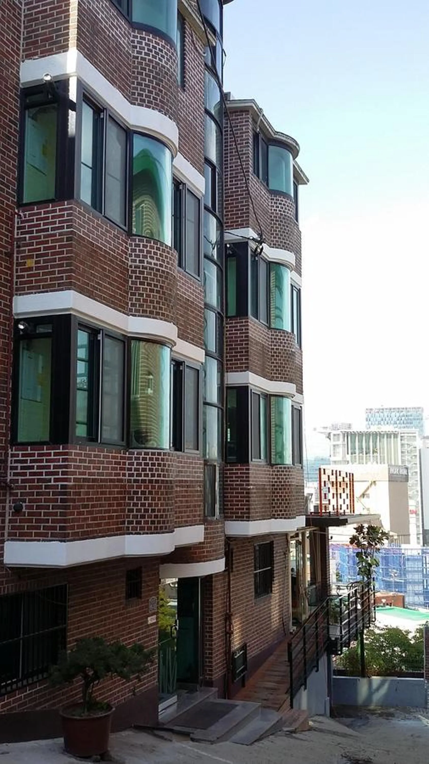 Facade/entrance in Seoul Tower Ville