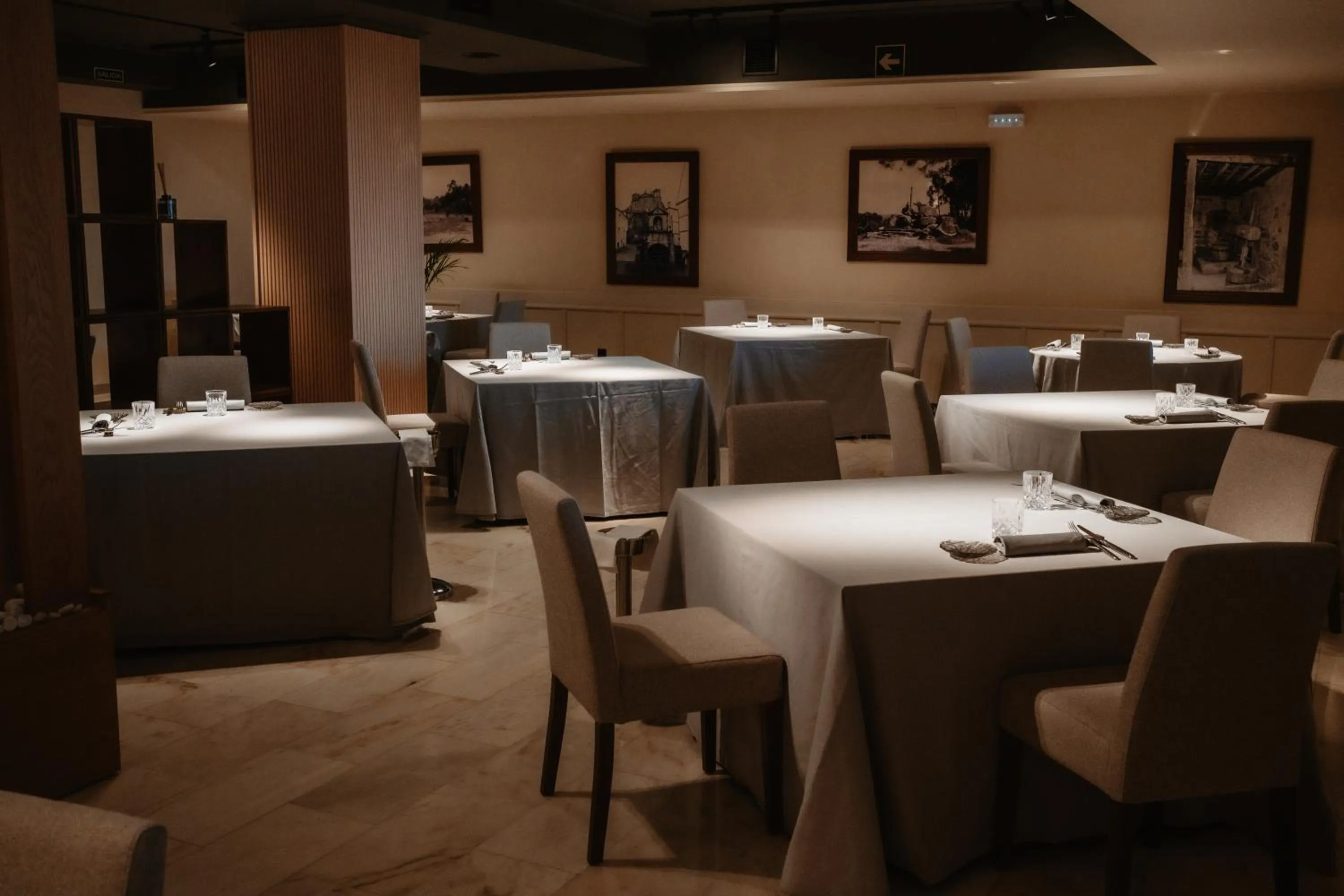 Restaurant/places to eat in Hotel Scala