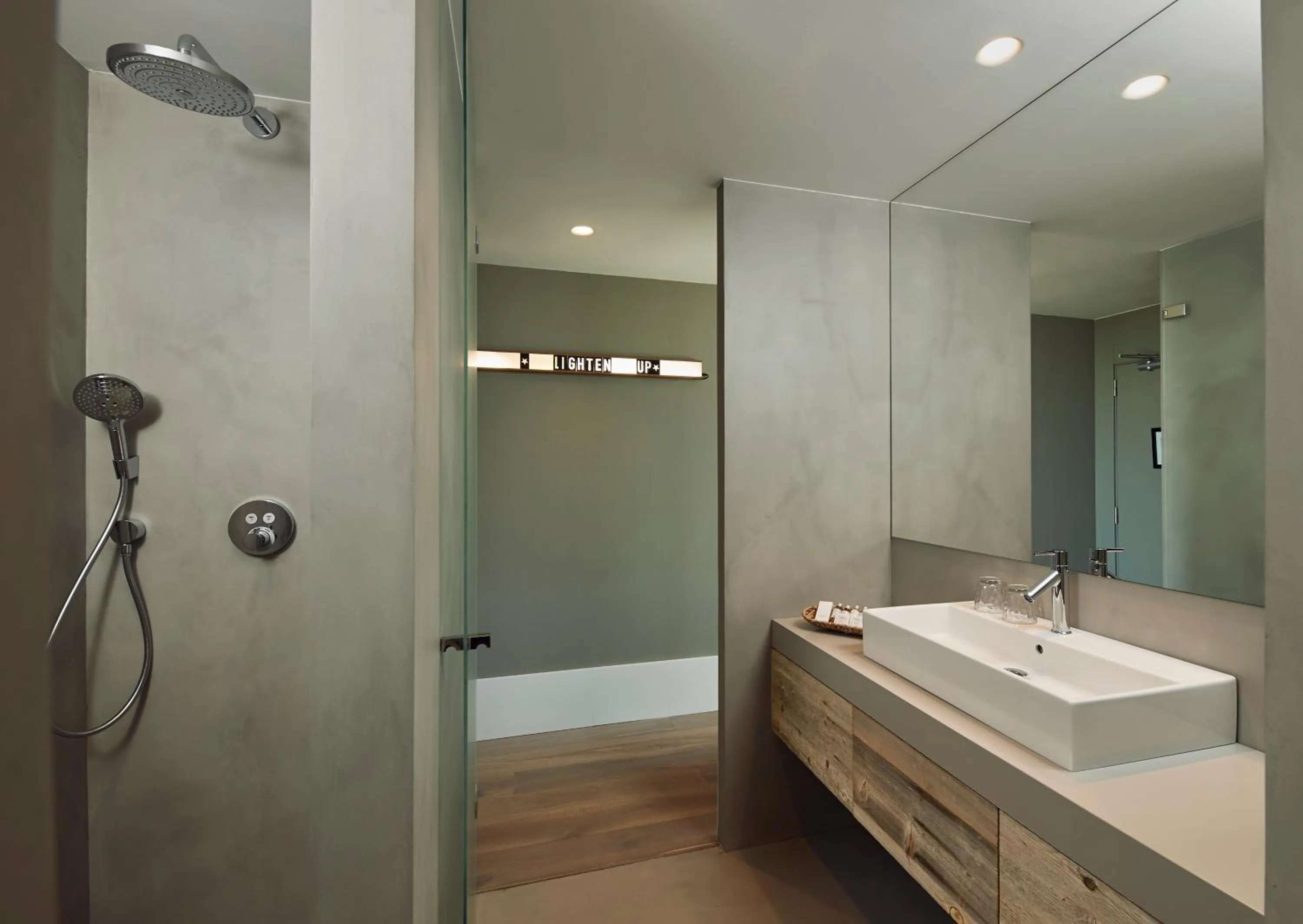 Shower in Hotel Castell d'Emporda