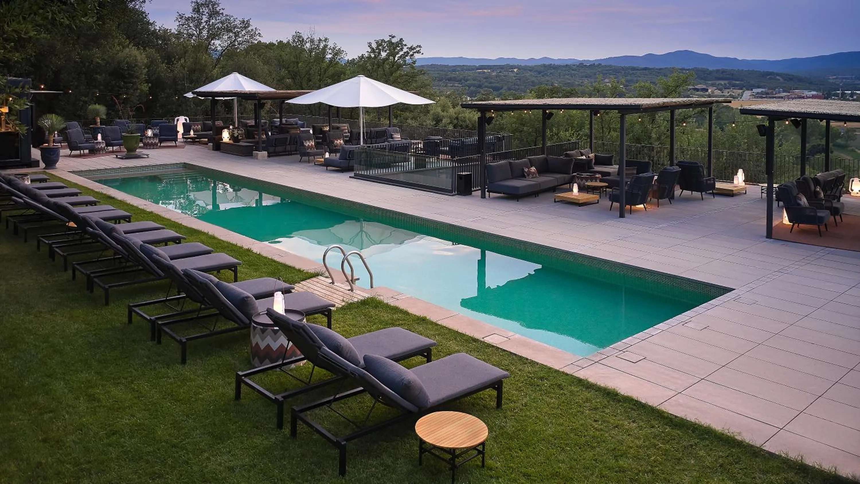Swimming pool in Hotel Castell d'Emporda