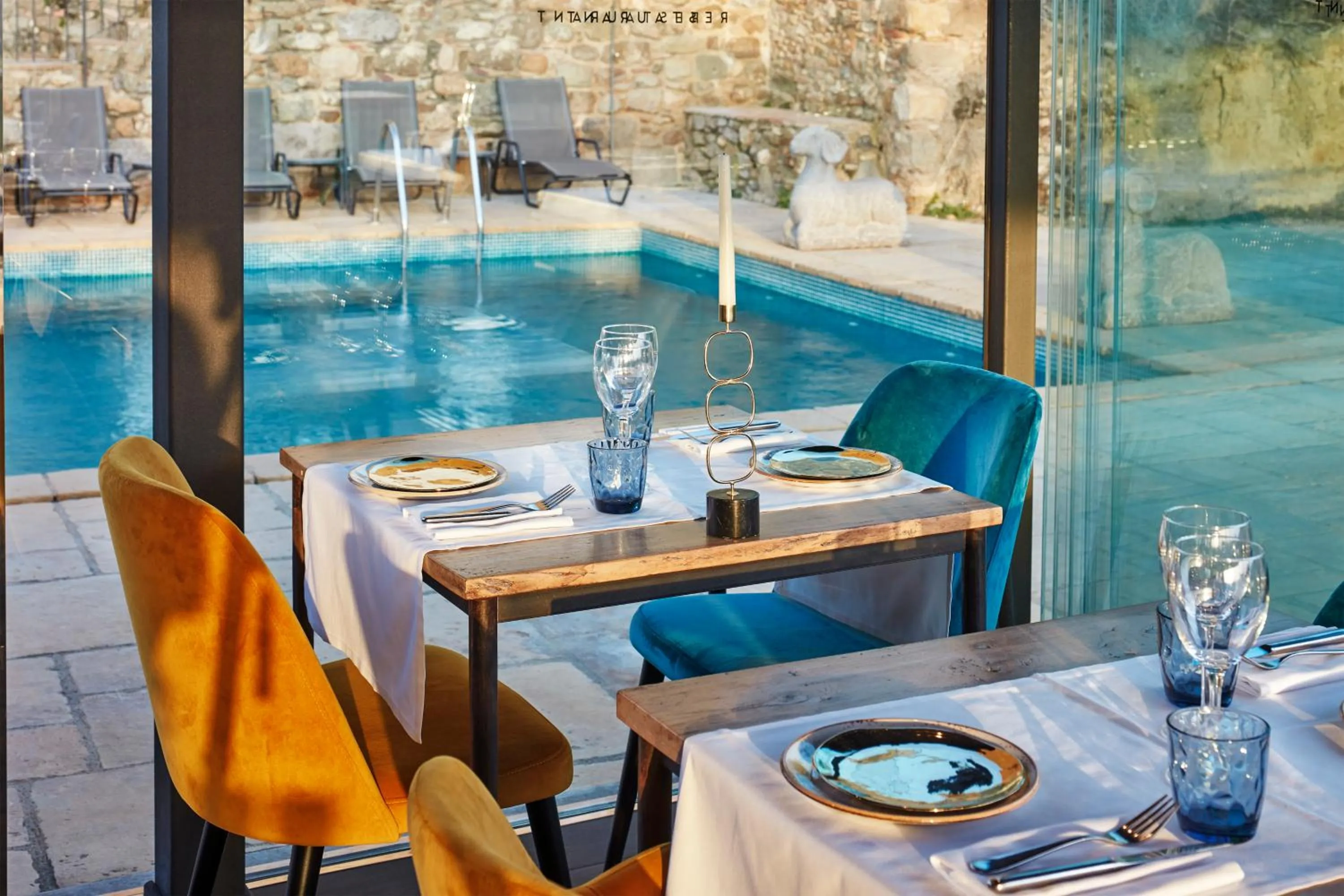 Swimming pool in Hotel Castell d'Emporda