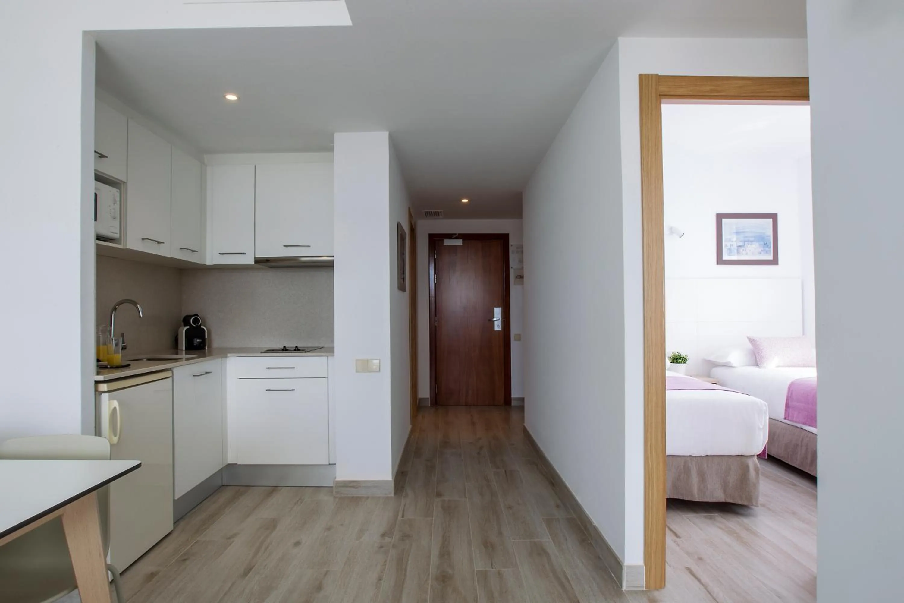 Kitchen or kitchenette in Aparthotel Cye Holiday Centre